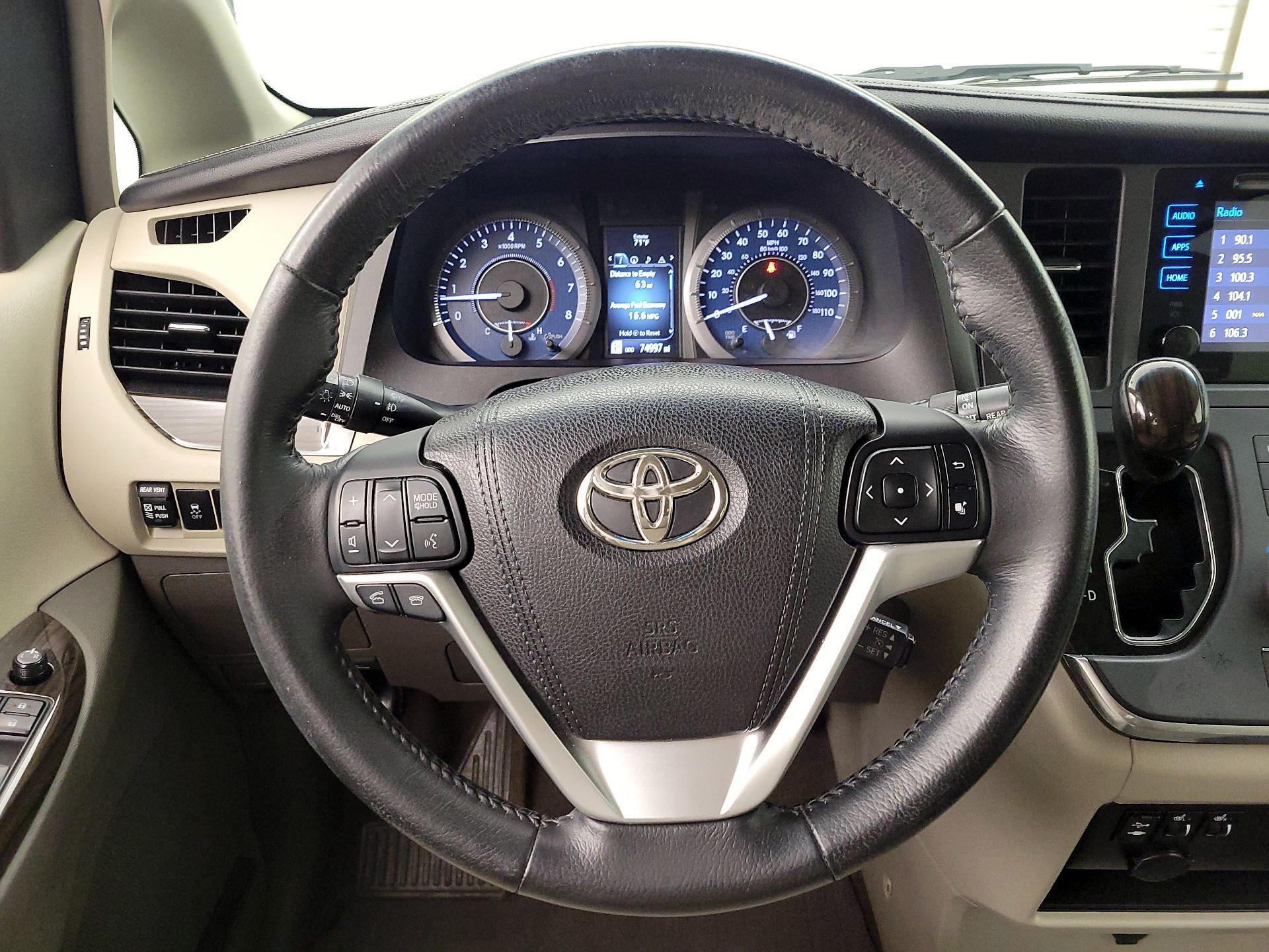 Thumbnail: 2015 Toyota Sienna - 10