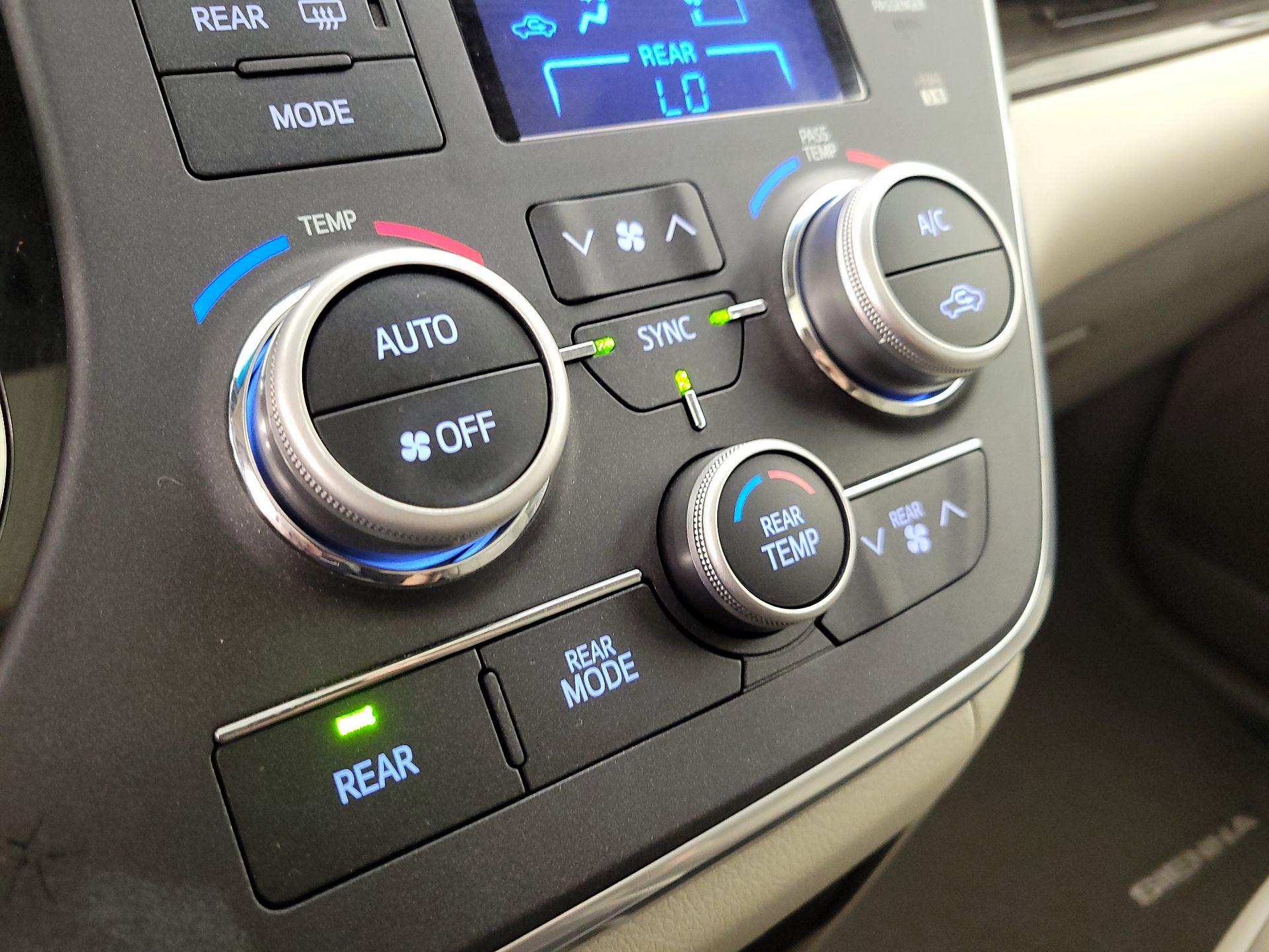 Thumbnail: 2015 Toyota Sienna - 17