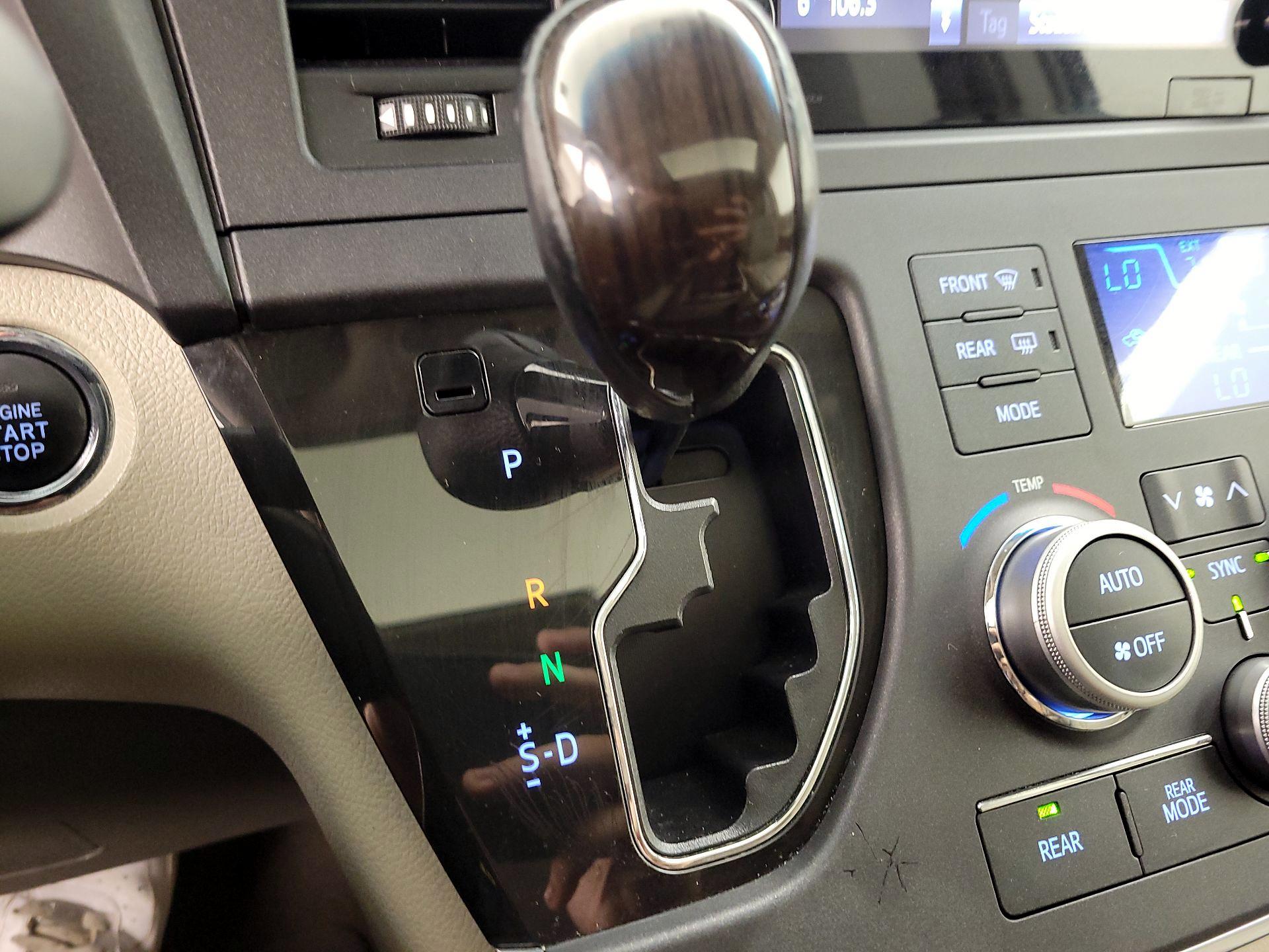 Thumbnail: 2015 Toyota Sienna - 18