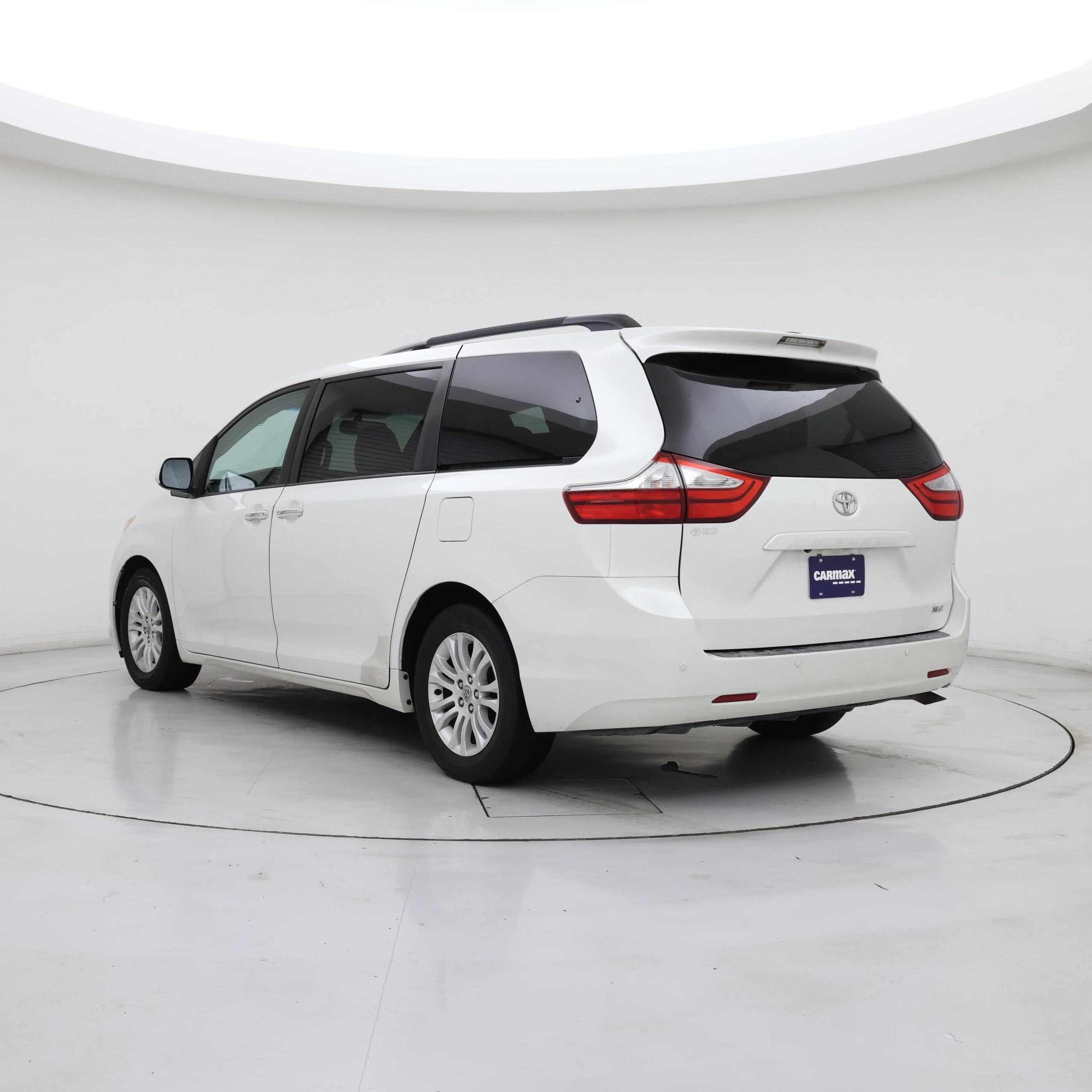 Thumbnail: 2015 Toyota Sienna - 2