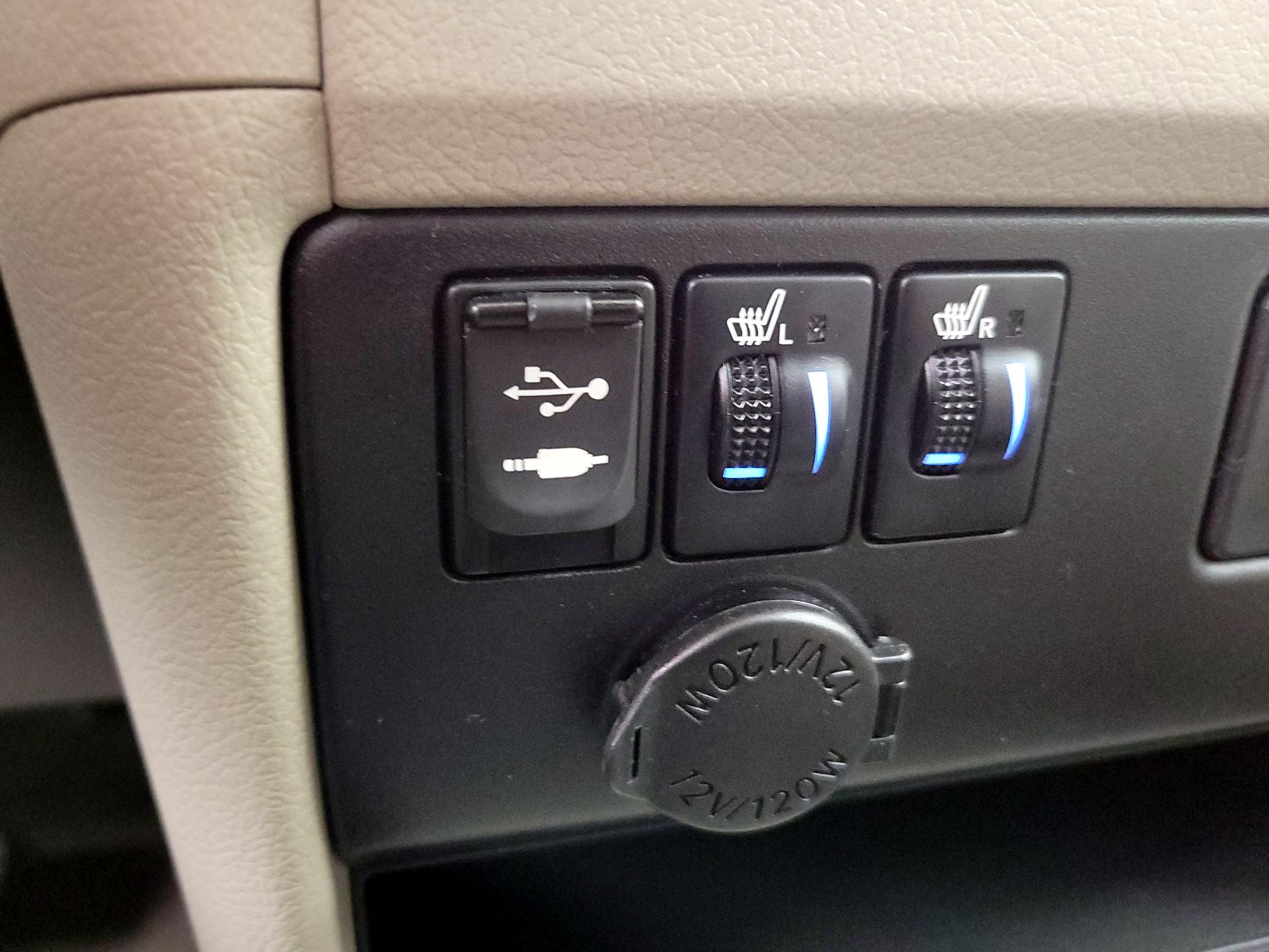 Thumbnail: 2015 Toyota Sienna - 19