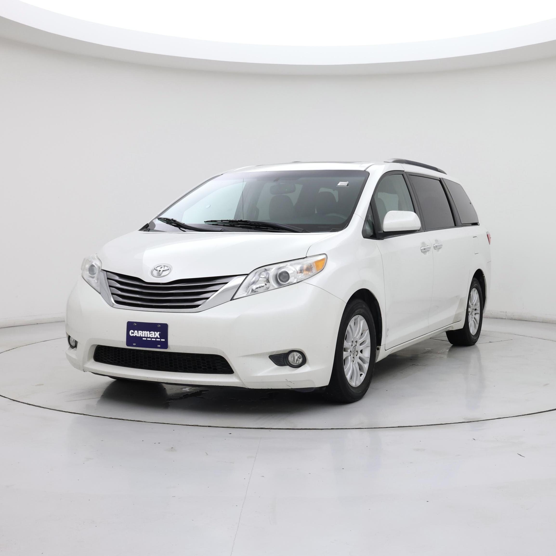 Thumbnail: 2015 Toyota Sienna - 4