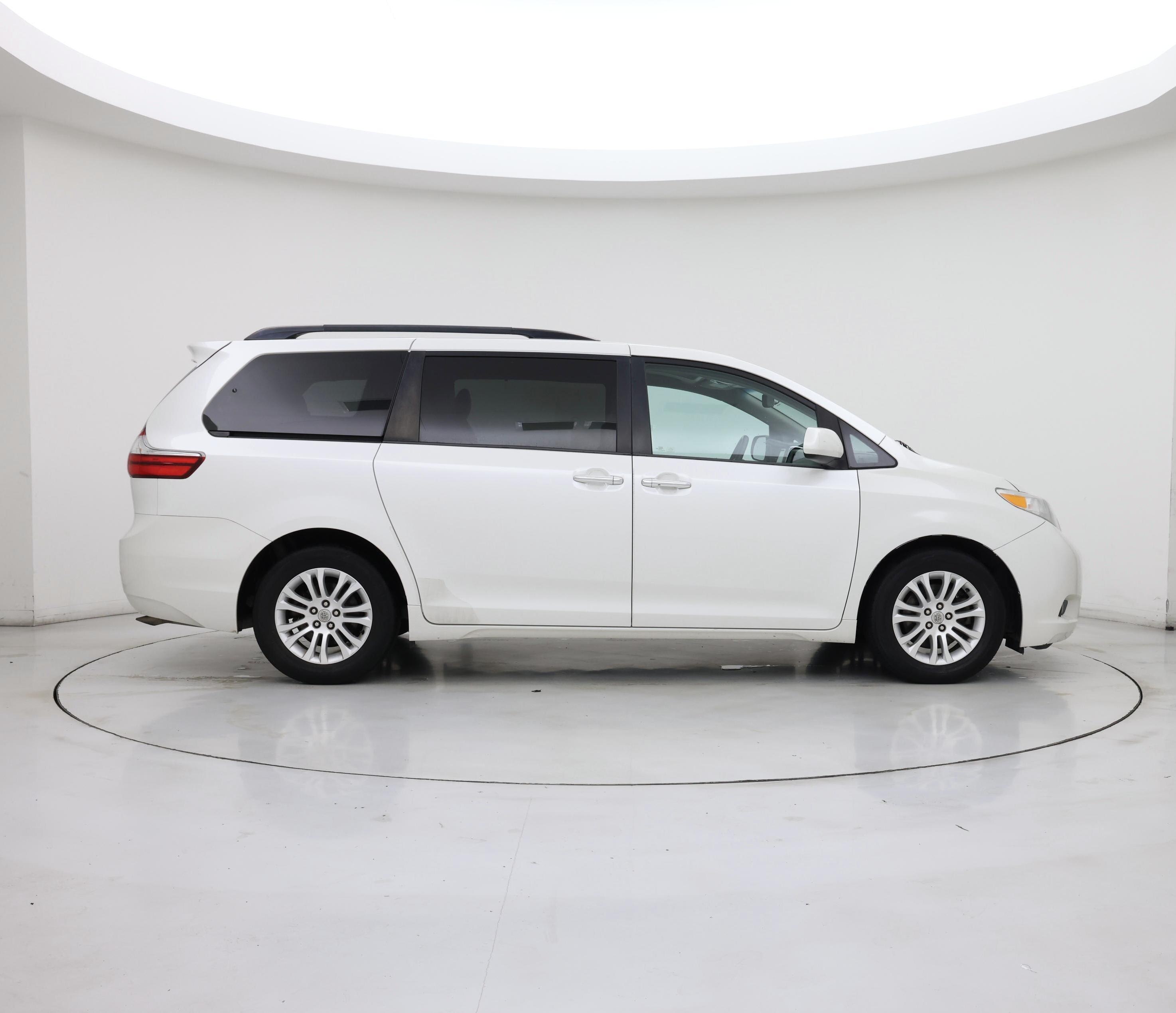 Thumbnail: 2015 Toyota Sienna - 7