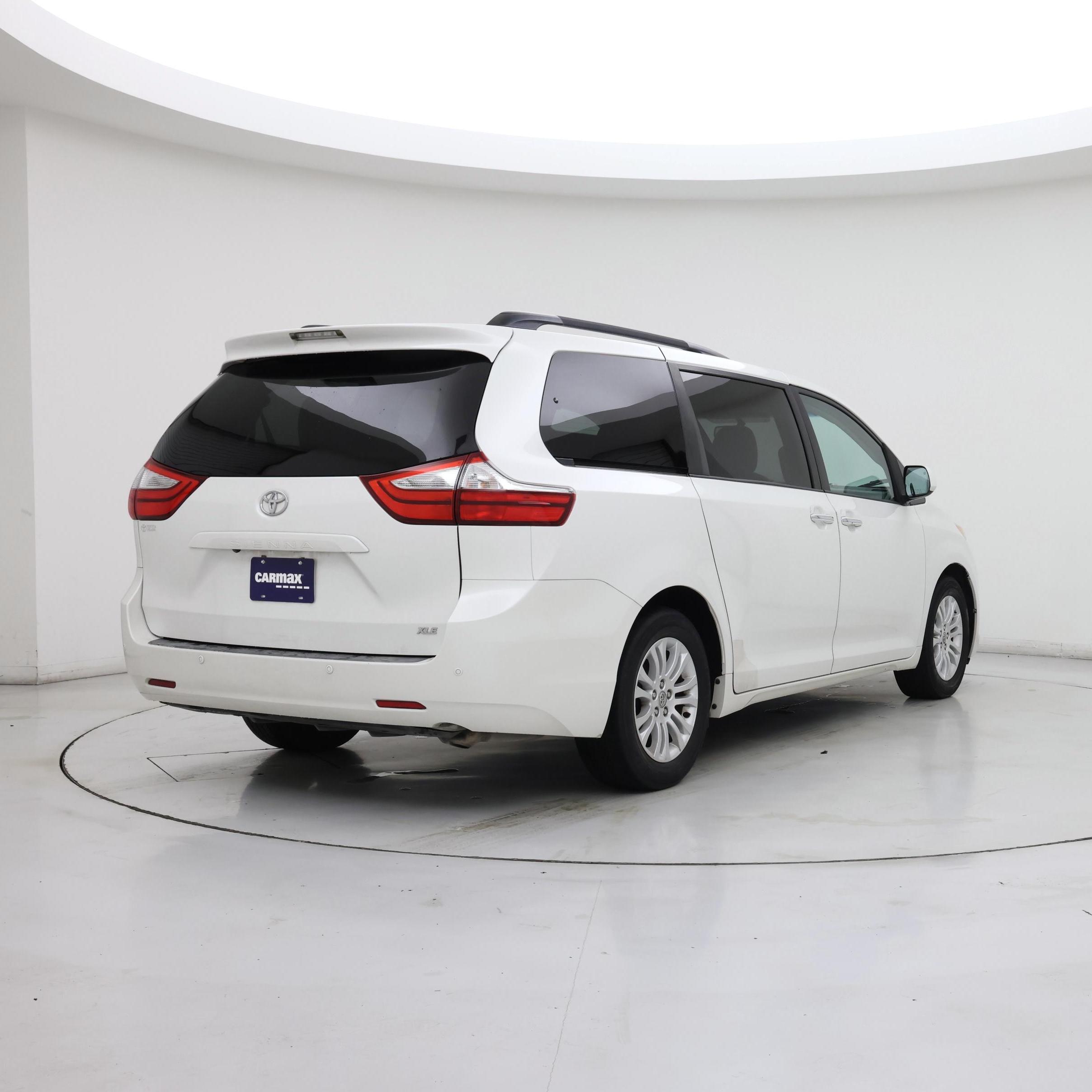 Thumbnail: 2015 Toyota Sienna - 8