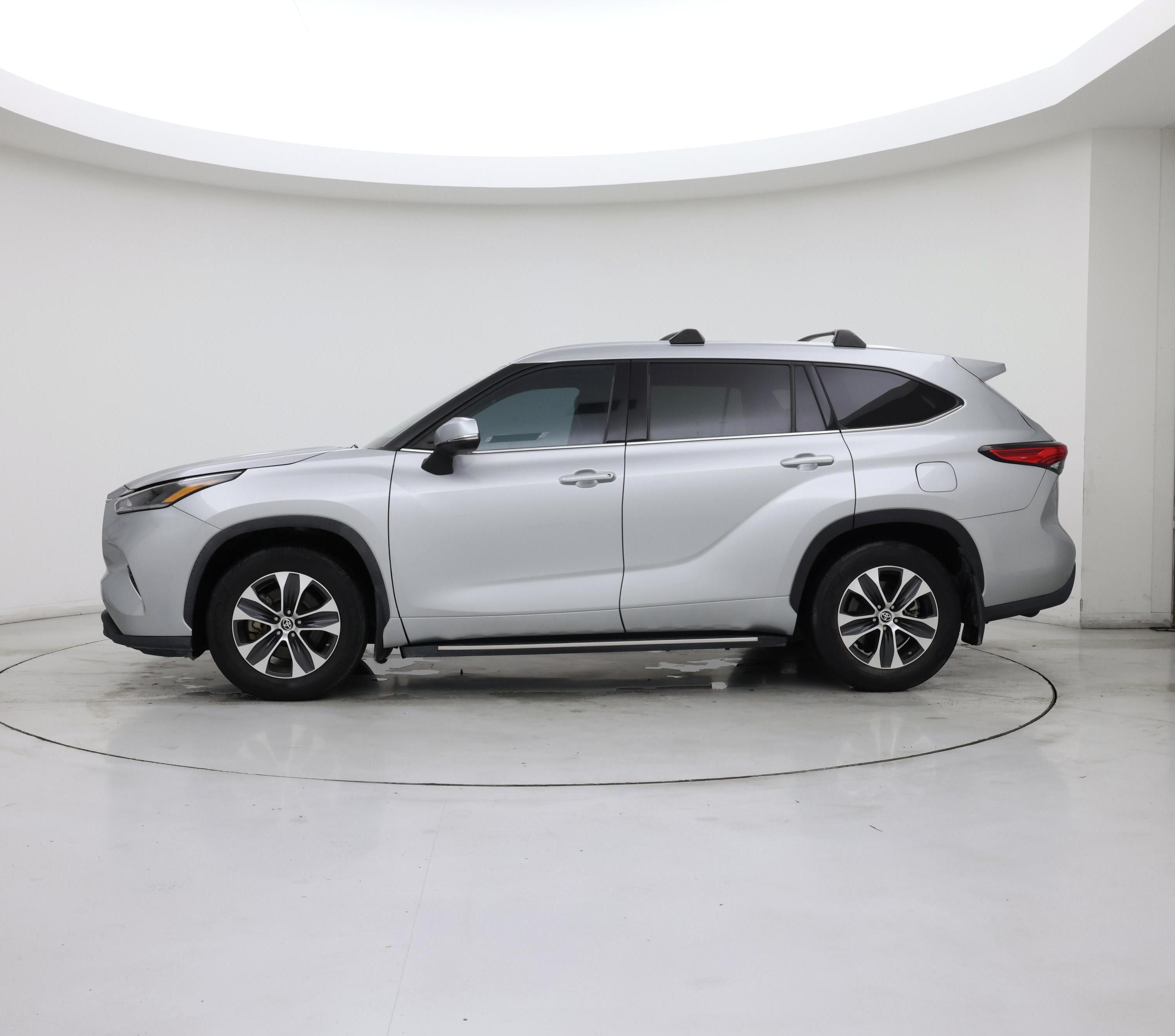 Thumbnail: 2021 Toyota Highlander - 3