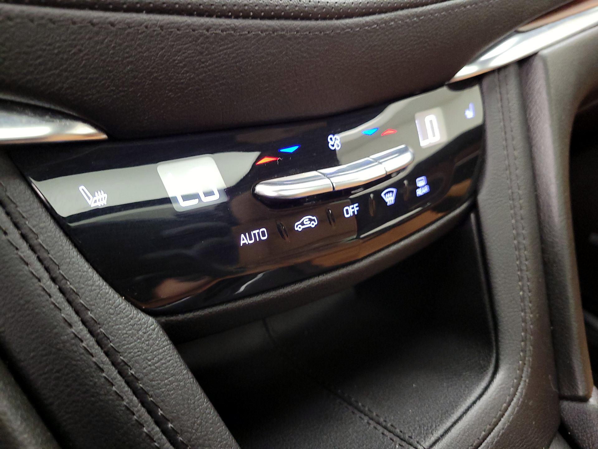 Thumbnail: 2021 Cadillac XT5 - 16