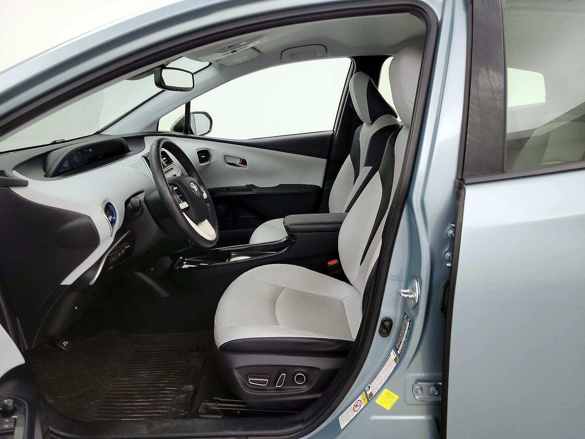 Thumbnail: 2017 Toyota Prius - 11