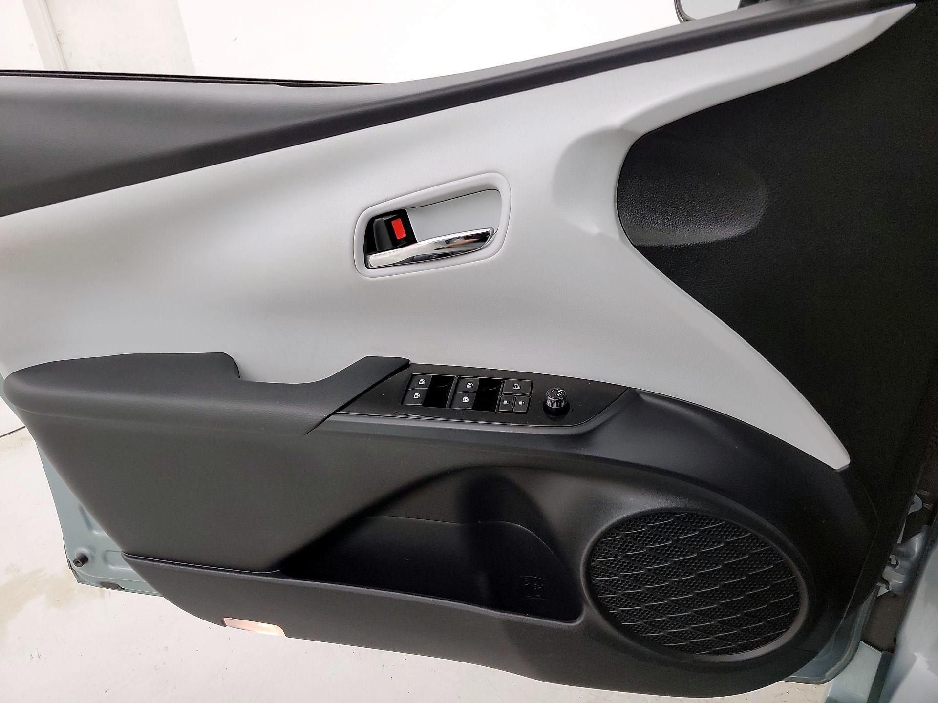 Thumbnail: 2017 Toyota Prius - 12