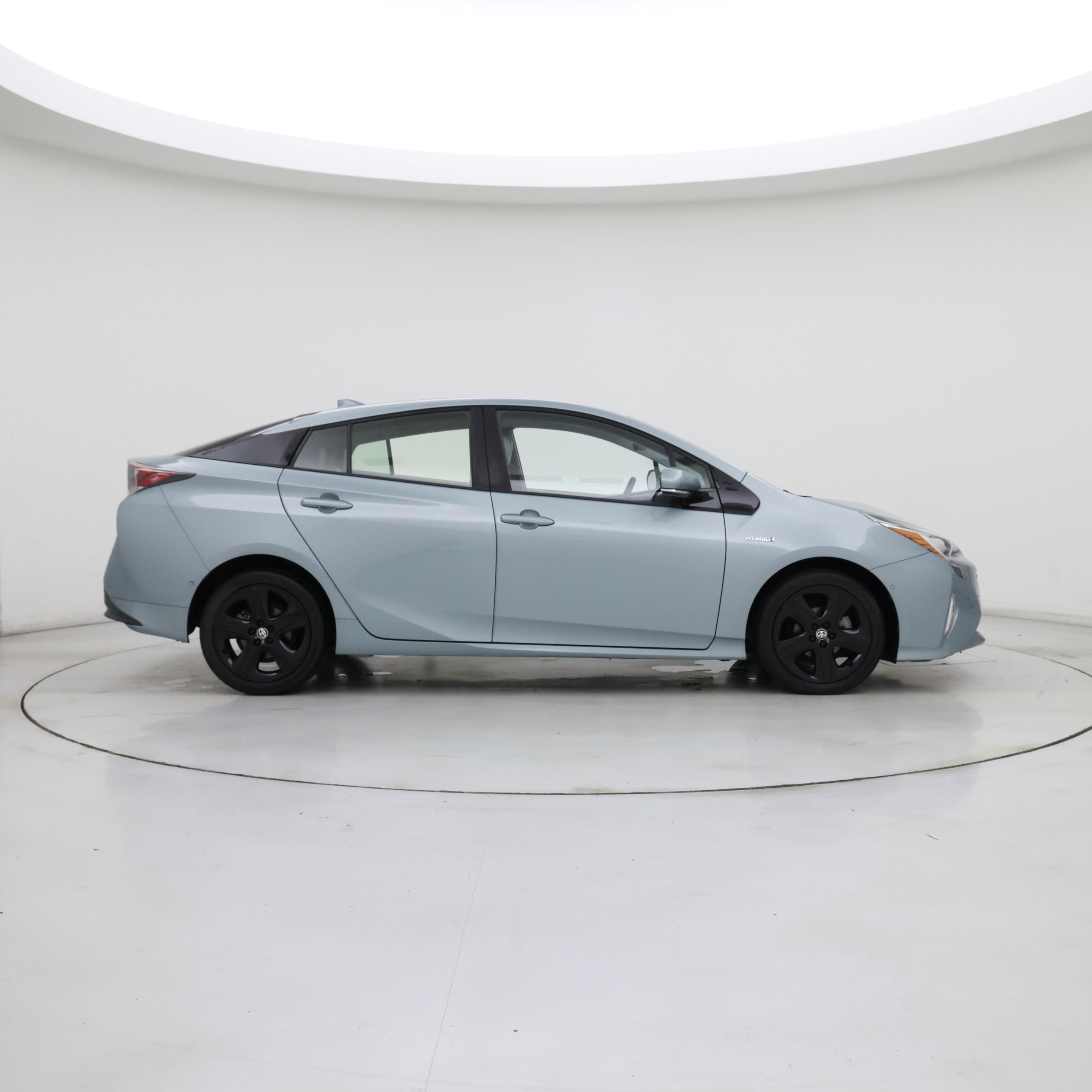 Thumbnail: 2017 Toyota Prius - 7