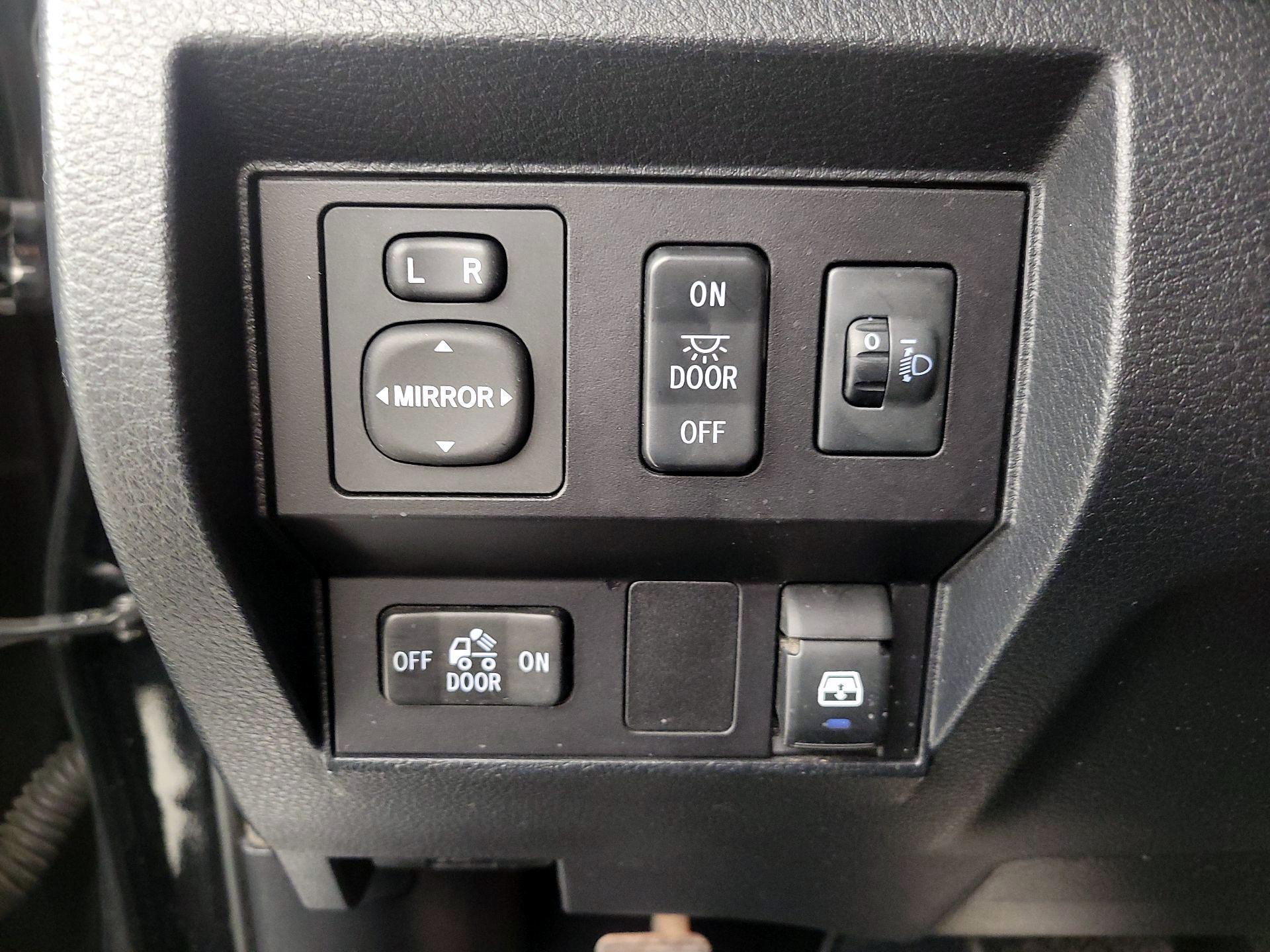 Thumbnail: 2016 Toyota Tundra - 13