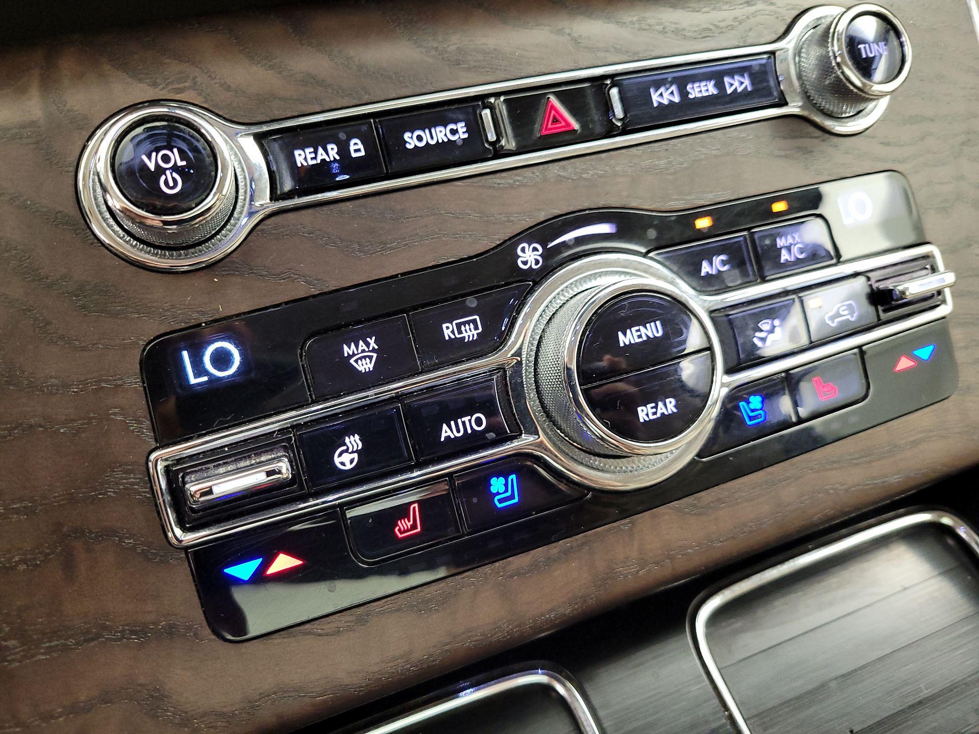 Thumbnail: 2020 Lincoln Aviator - 17