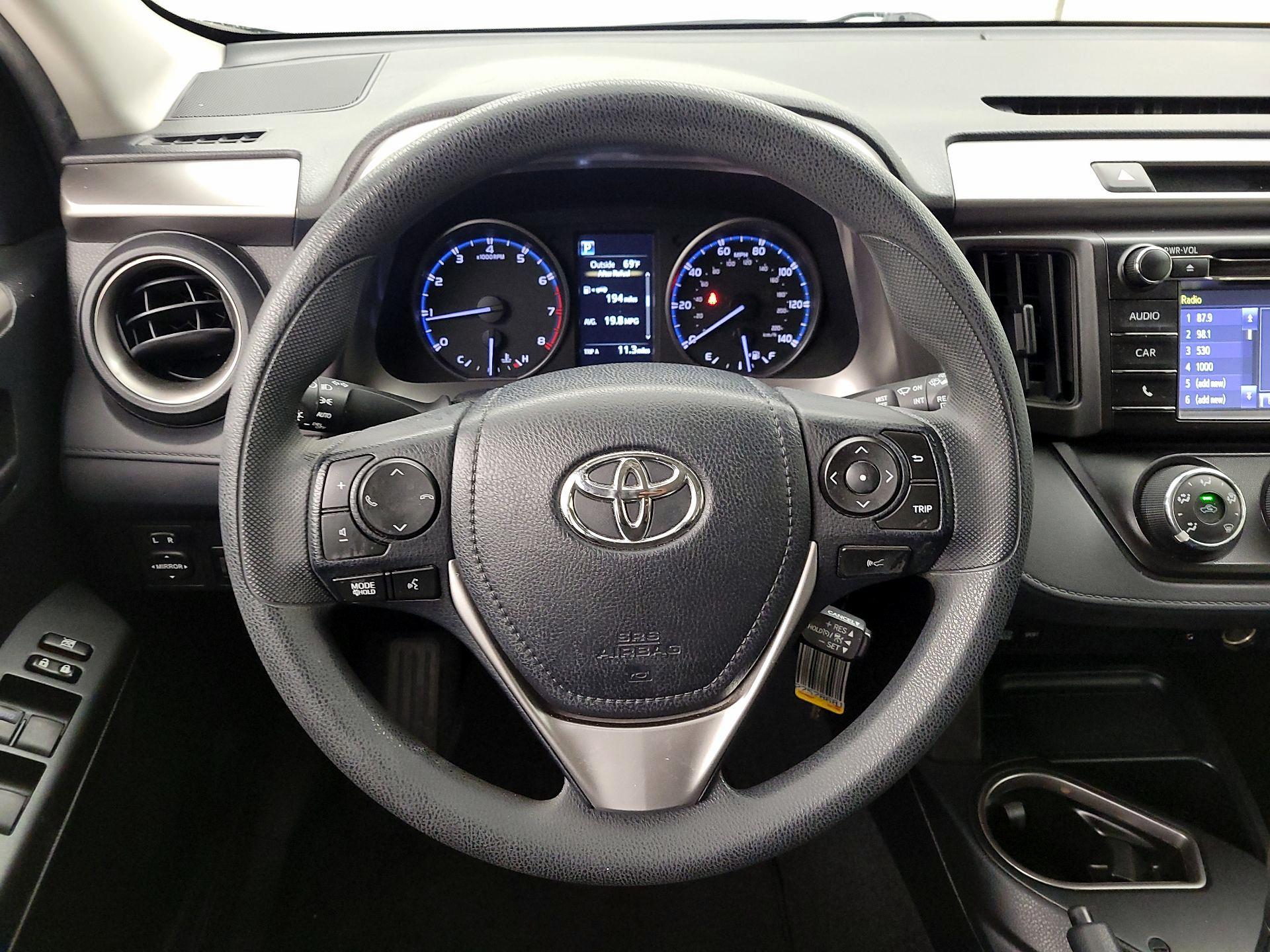 Thumbnail: 2018 Toyota RAV4 - 10