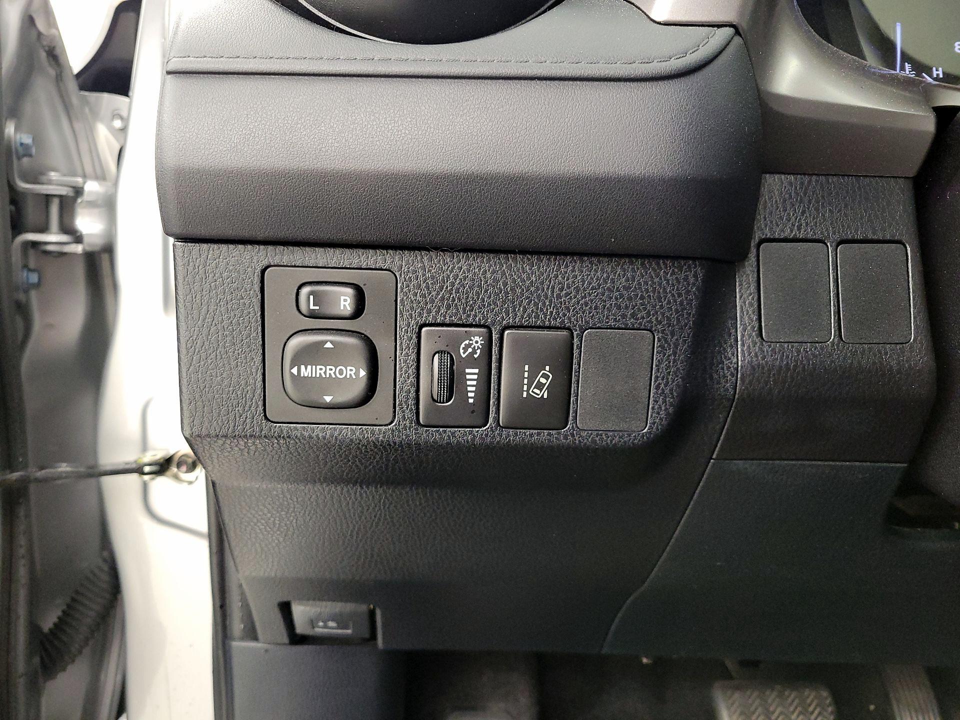 Thumbnail: 2018 Toyota RAV4 - 13