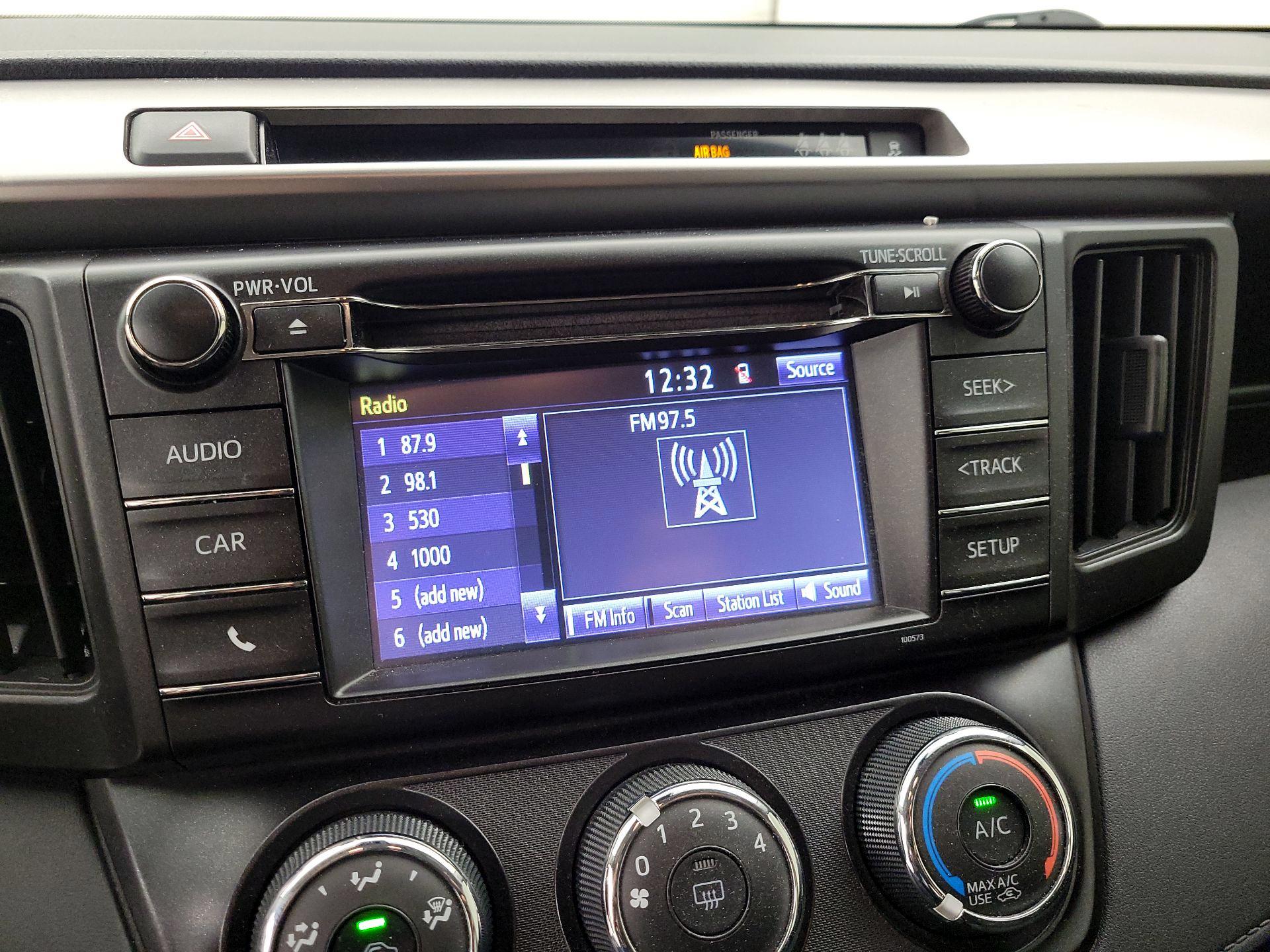 Thumbnail: 2018 Toyota RAV4 - 15