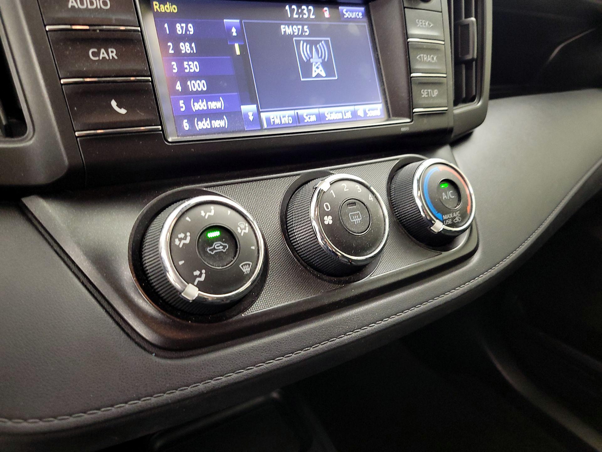 Thumbnail: 2018 Toyota RAV4 - 16
