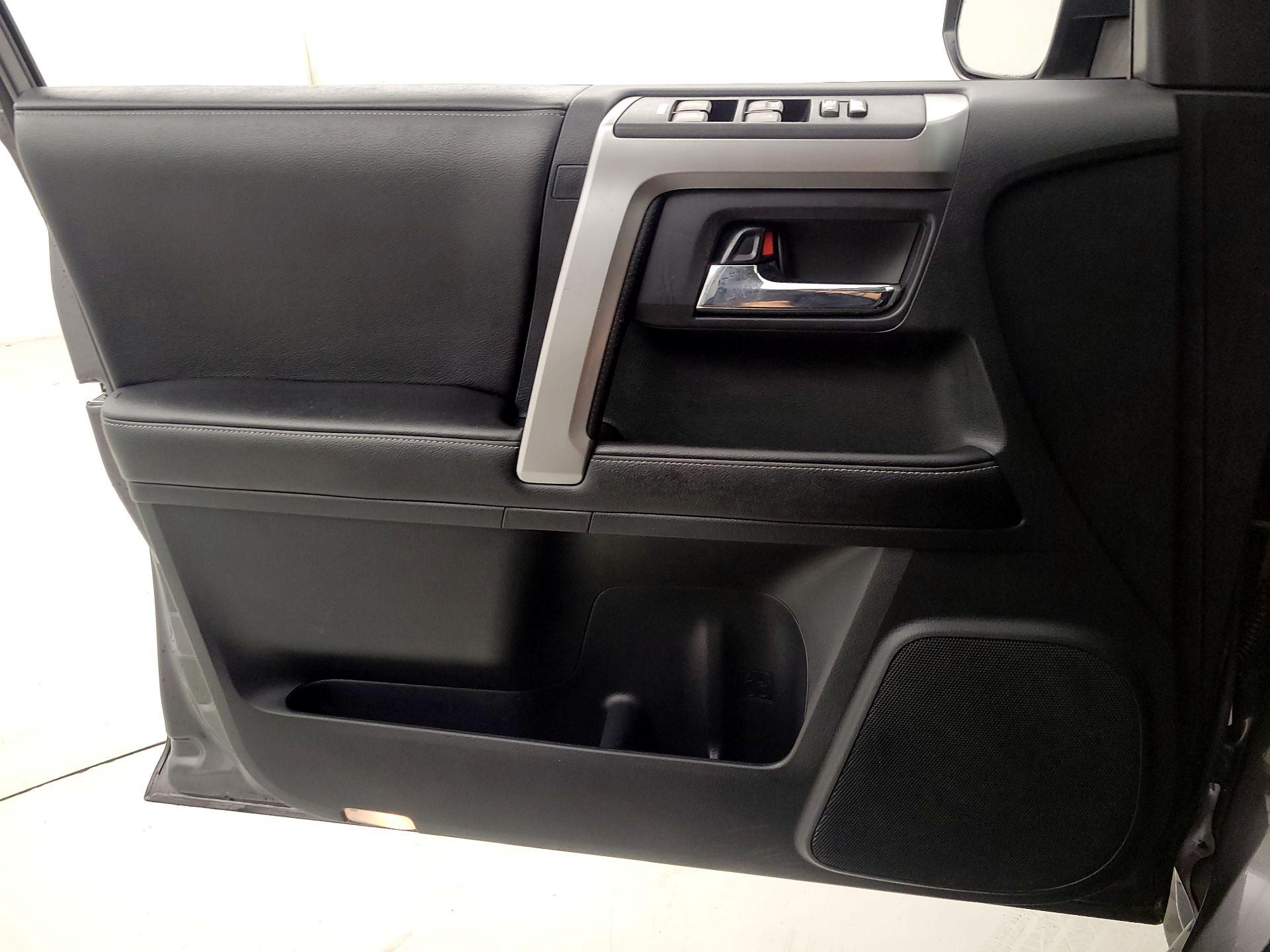 Thumbnail: 2015 Toyota 4Runner - 12