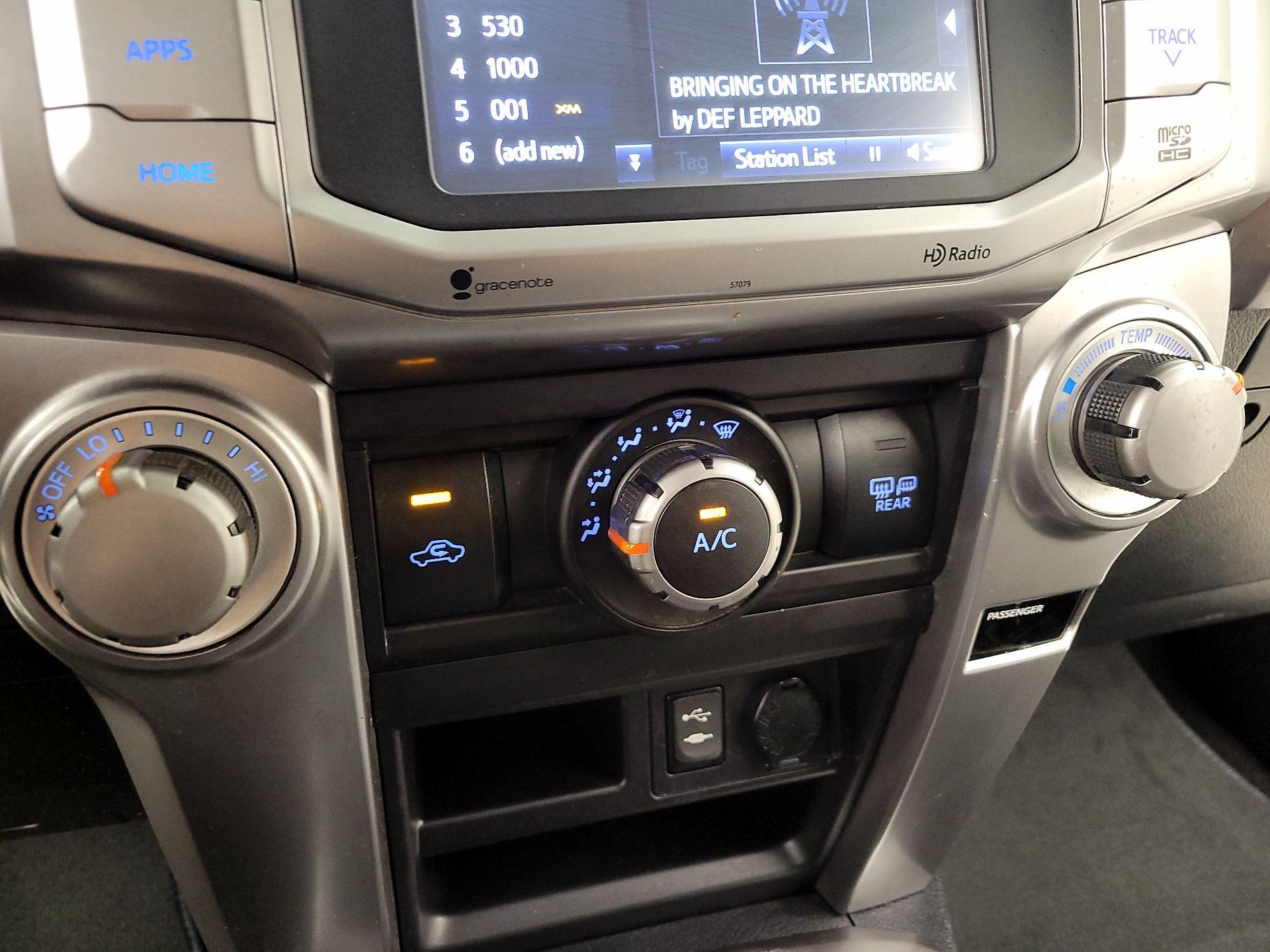 Thumbnail: 2015 Toyota 4Runner - 16