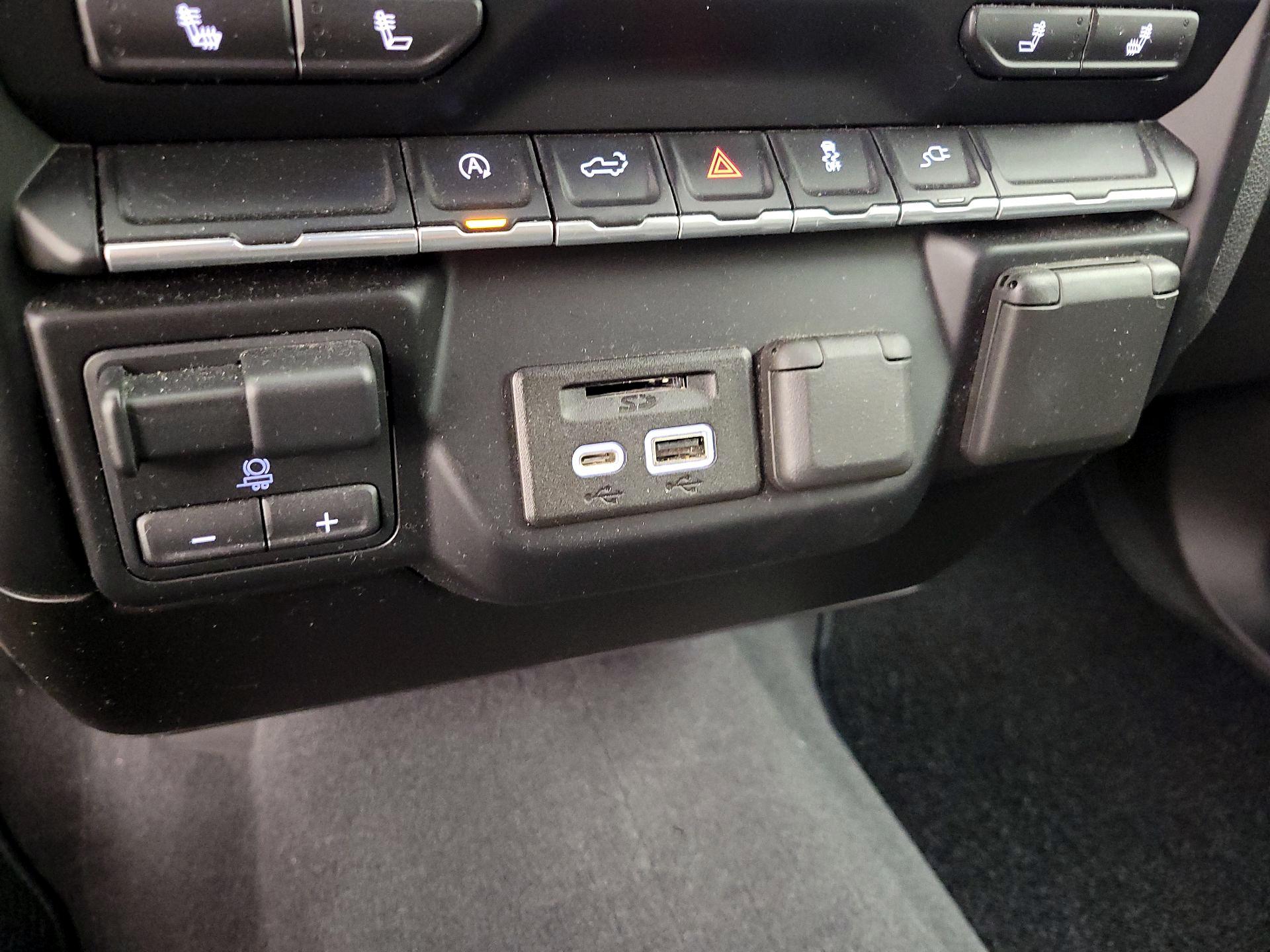 Thumbnail: 2019 Chevrolet Silverado 1500 - 18