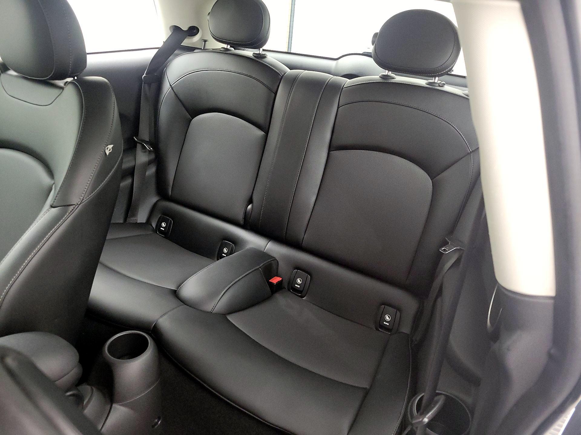 Thumbnail: 2015 MINI Cooper Hardtop - 19