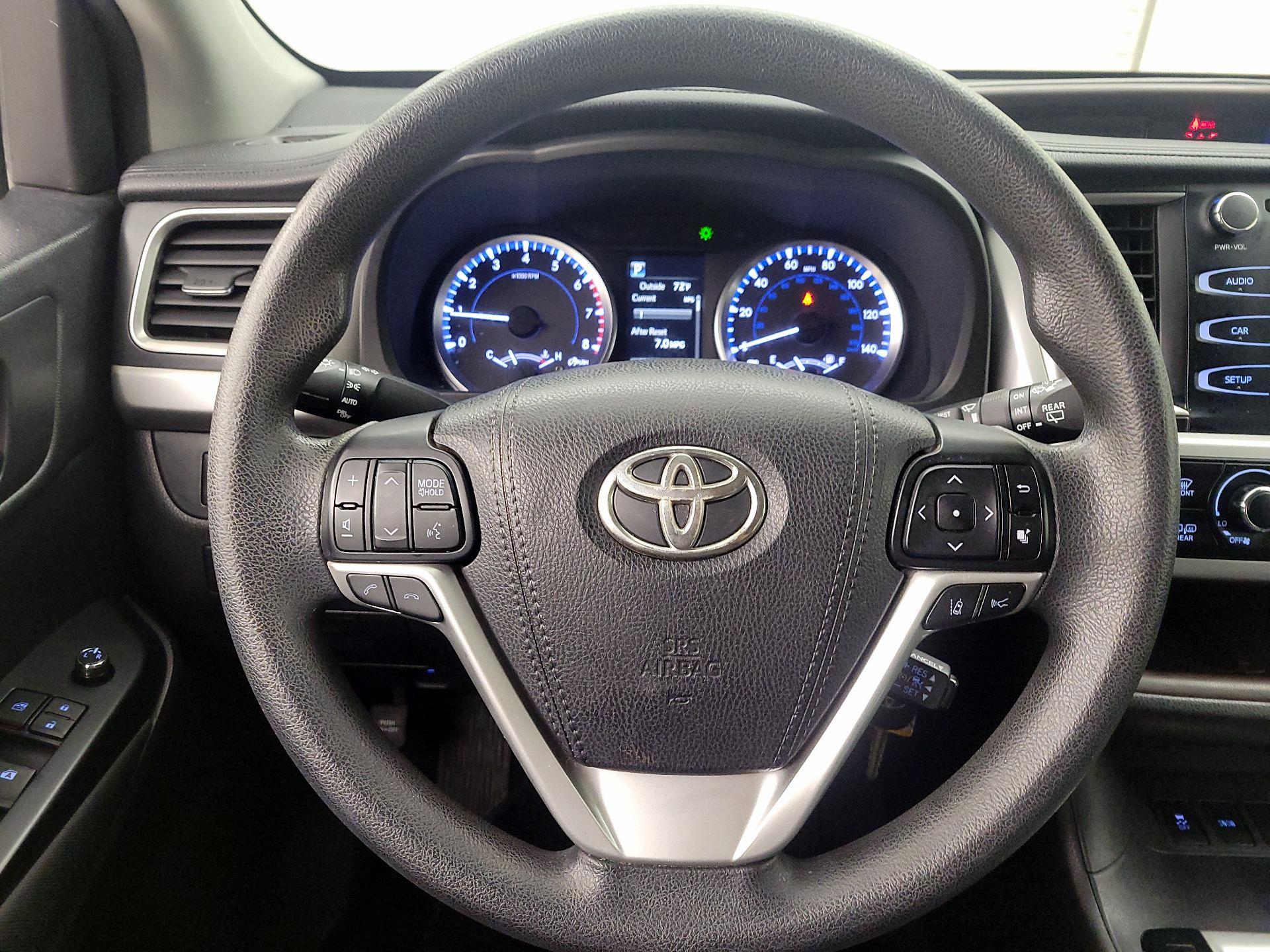 Thumbnail: 2017 Toyota Highlander - 10