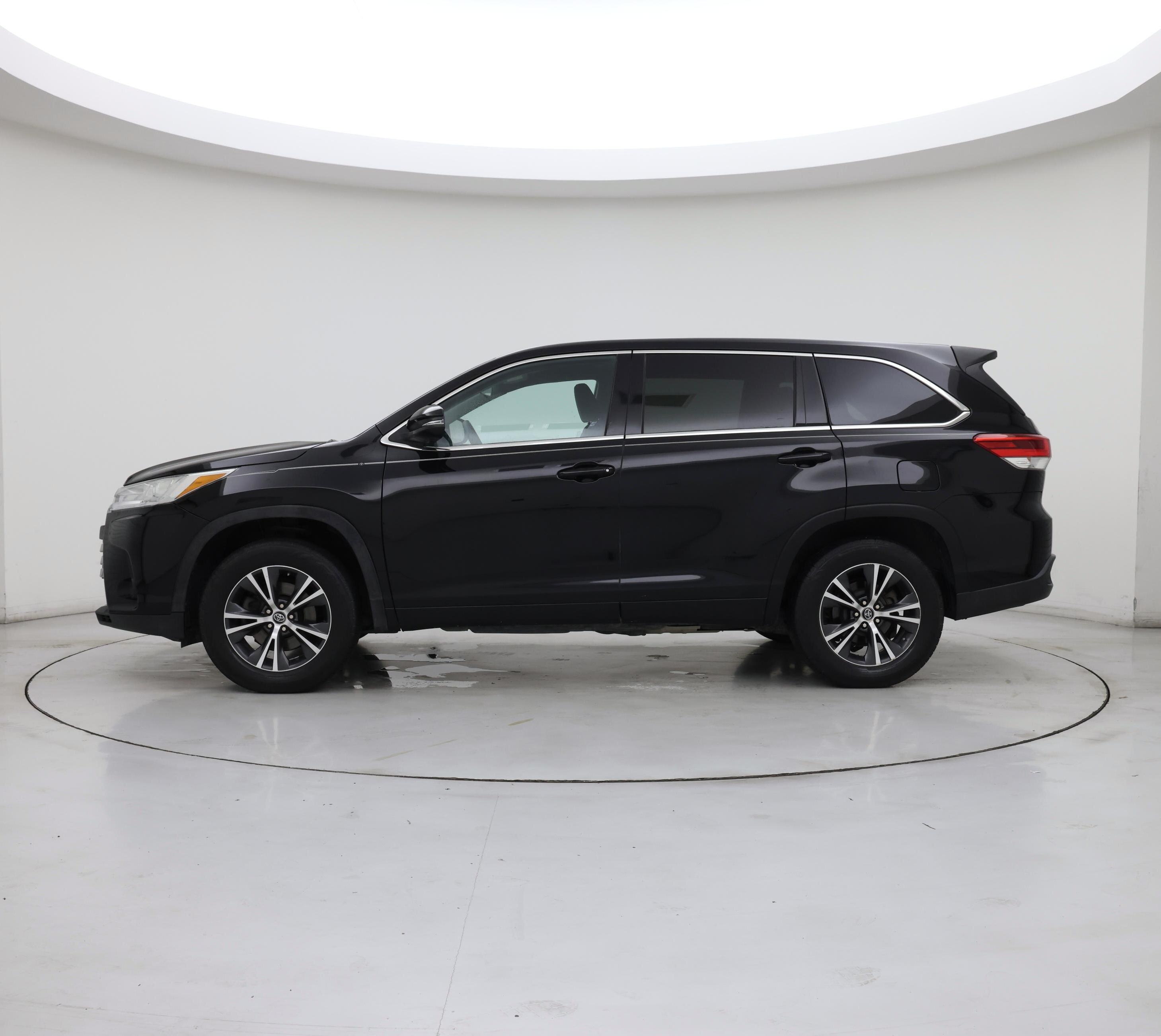 Thumbnail: 2017 Toyota Highlander - 3