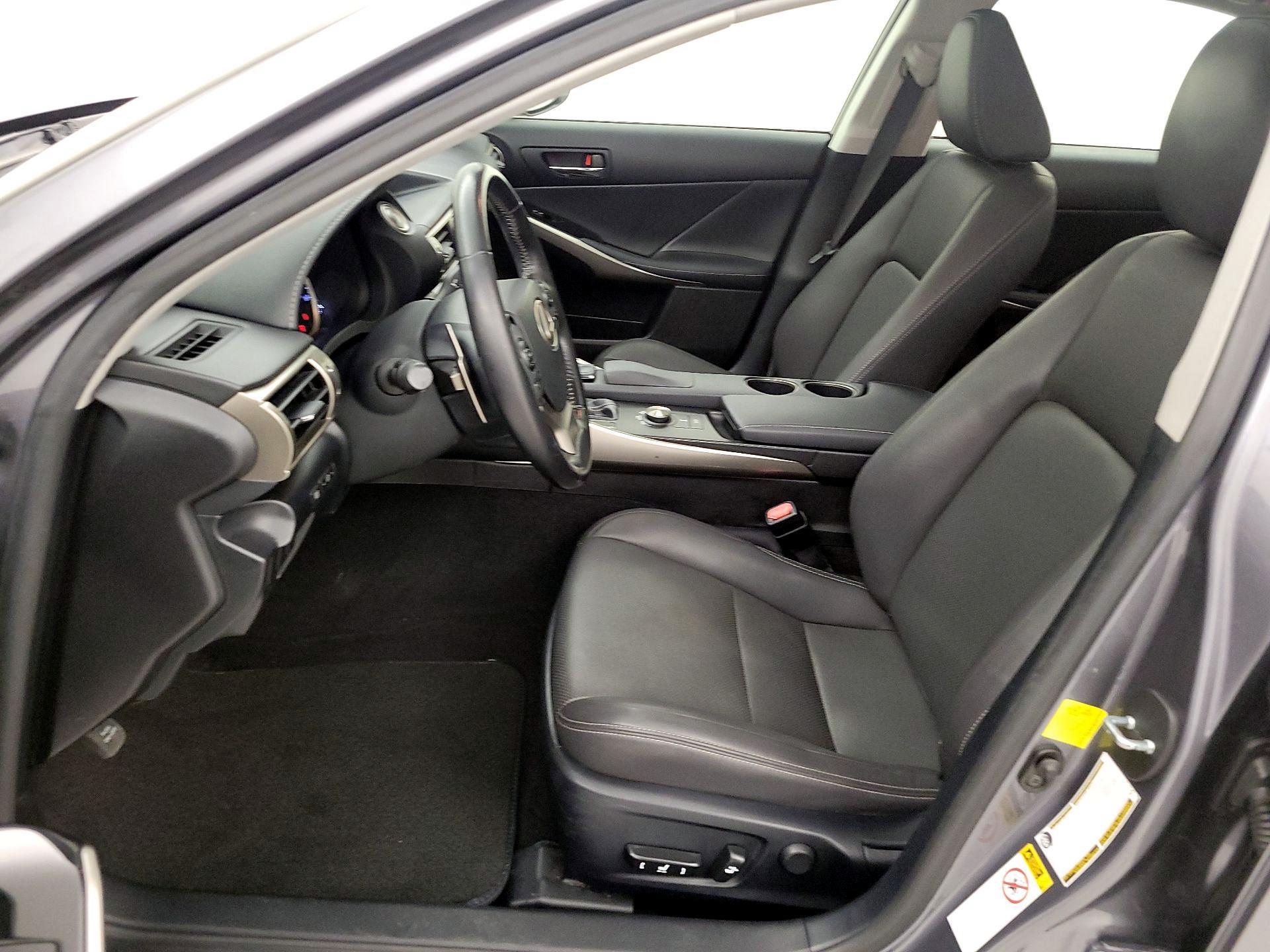 Thumbnail: 2016 Lexus IS - 11