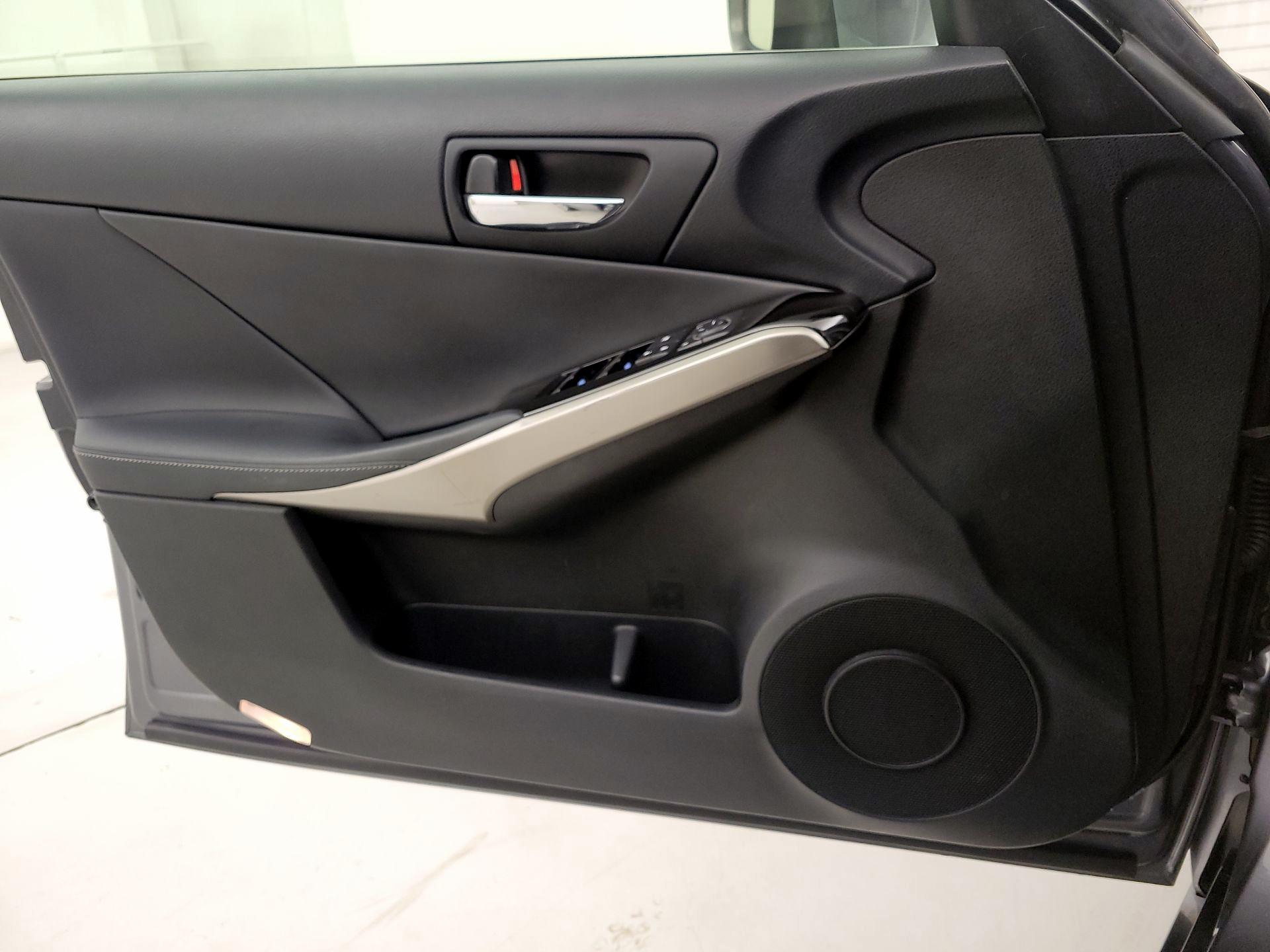 Thumbnail: 2016 Lexus IS - 12