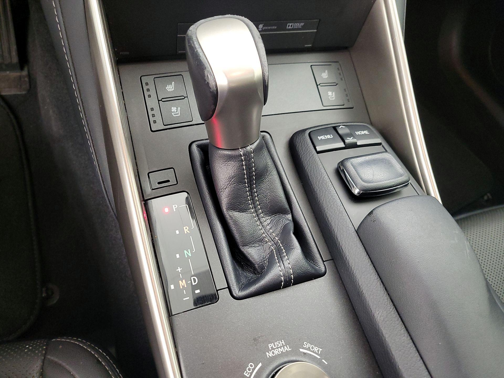 Thumbnail: 2016 Lexus IS - 18