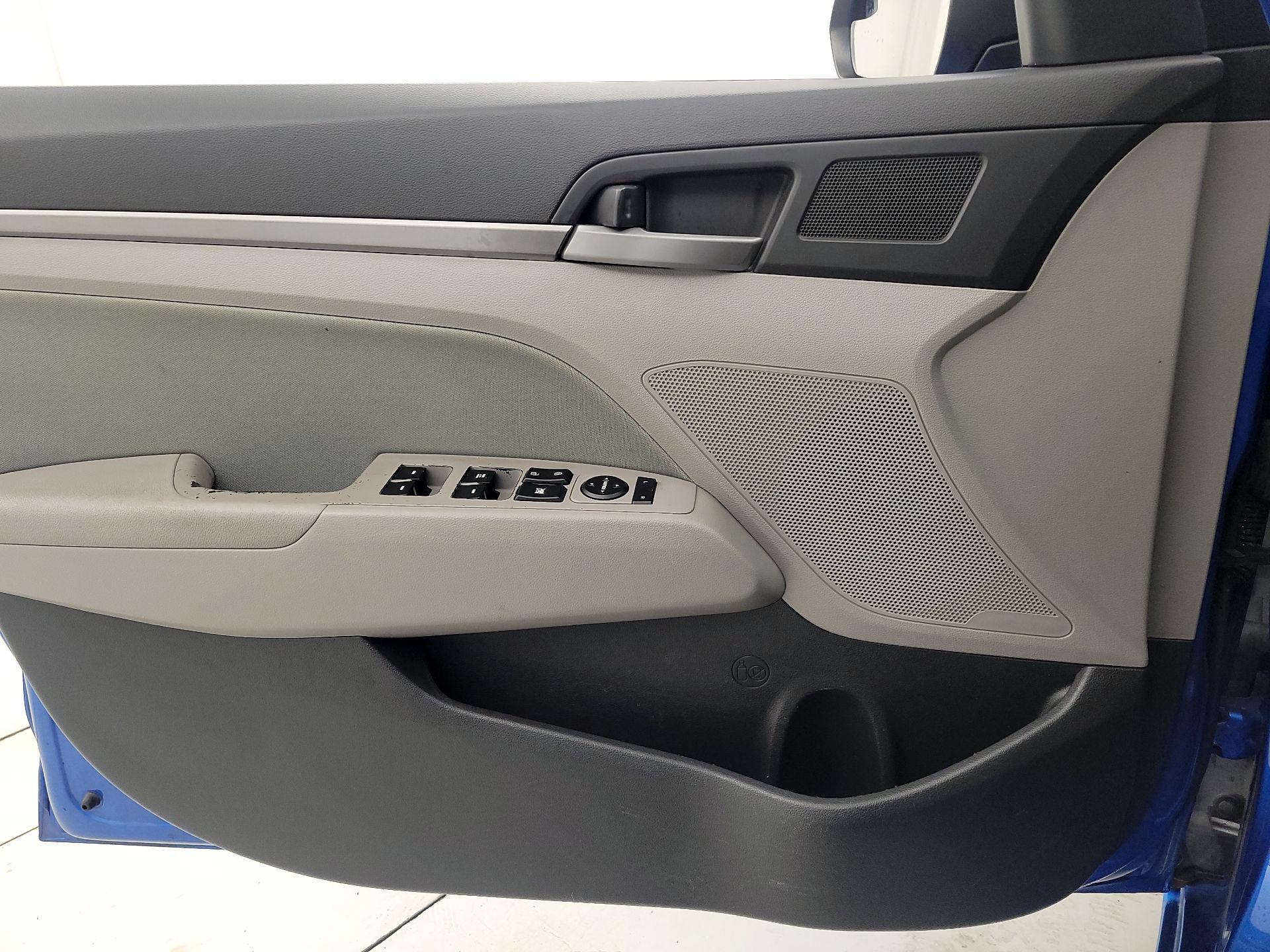 Thumbnail: 2017 Hyundai Elantra - 12
