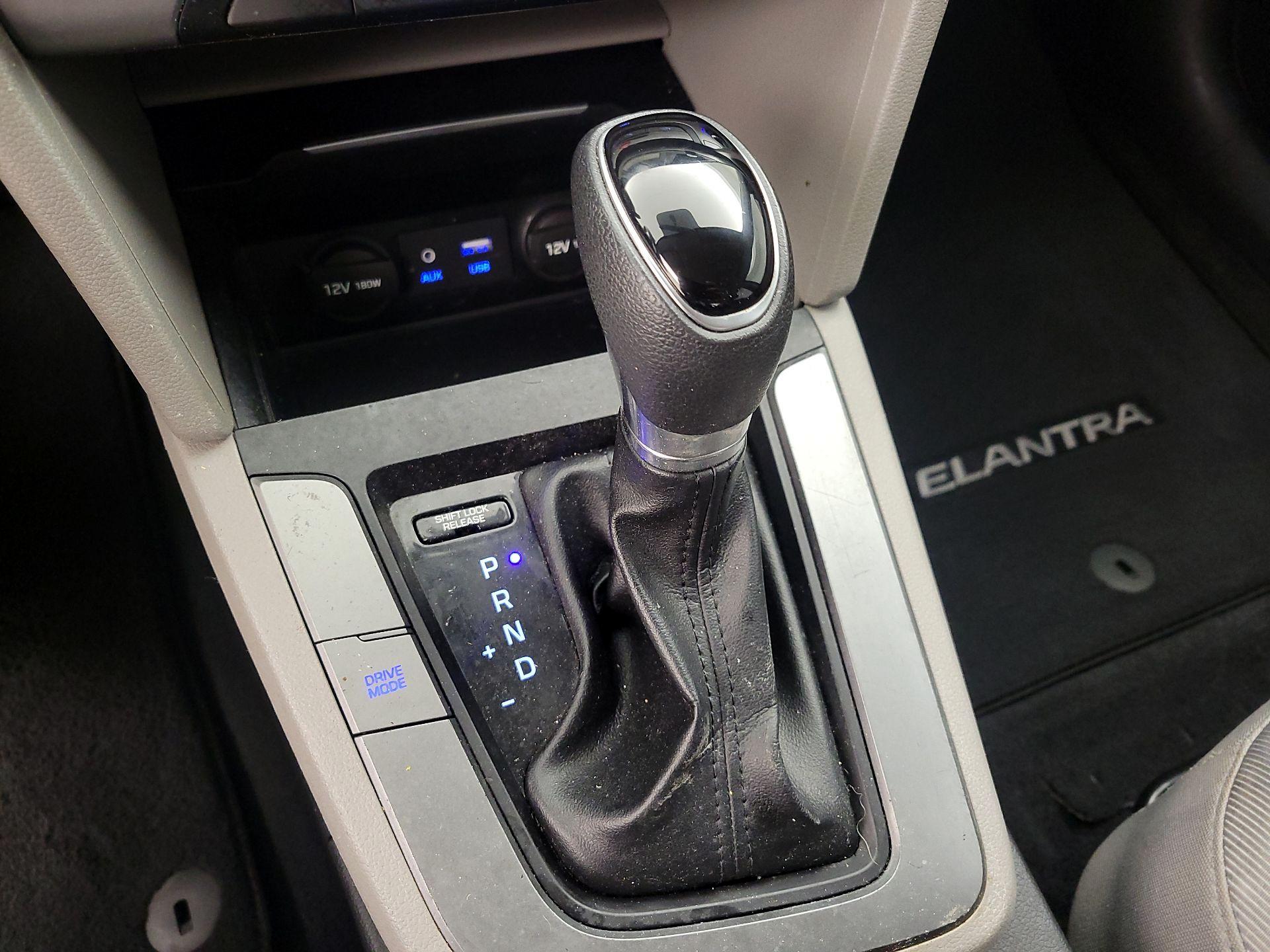 Thumbnail: 2017 Hyundai Elantra - 17