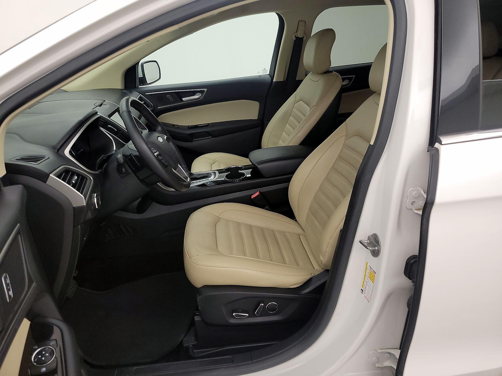 Thumbnail: 2016 Ford Edge - 11
