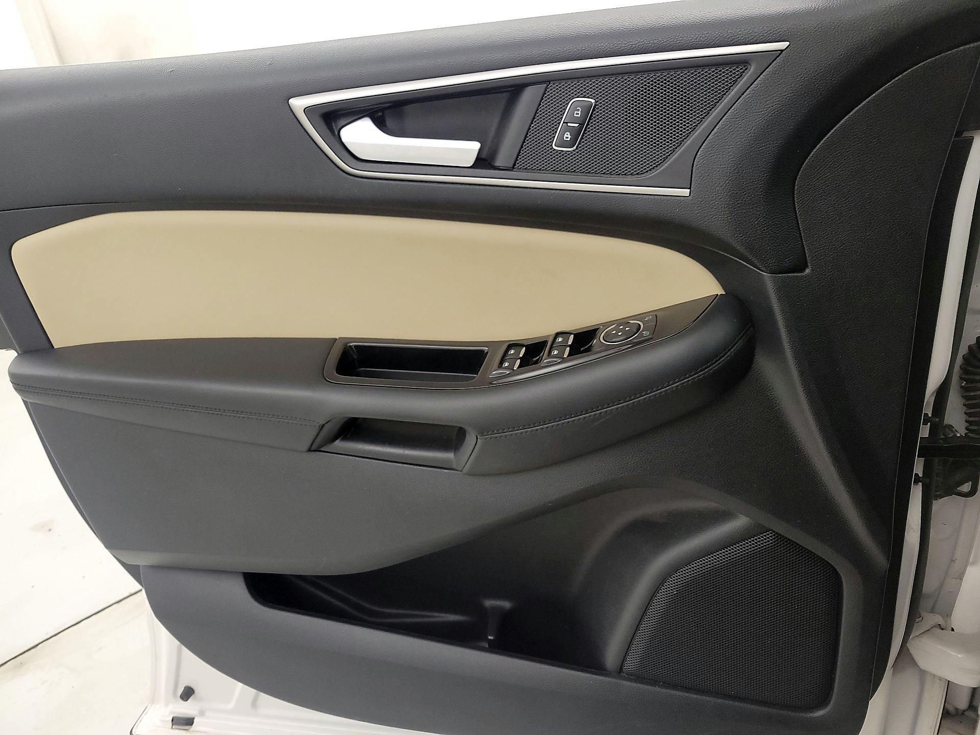 Thumbnail: 2016 Ford Edge - 12
