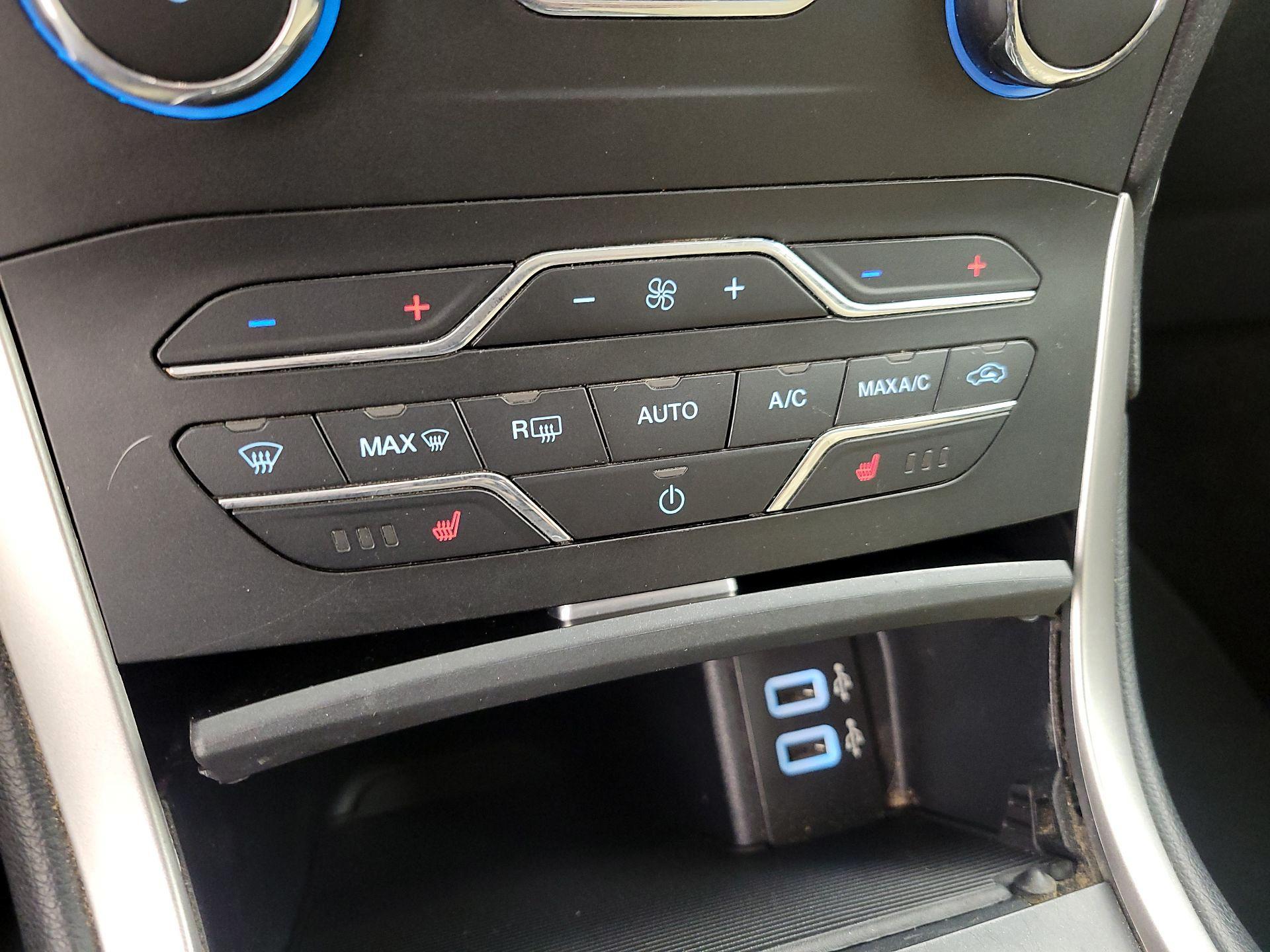 Thumbnail: 2016 Ford Edge - 17