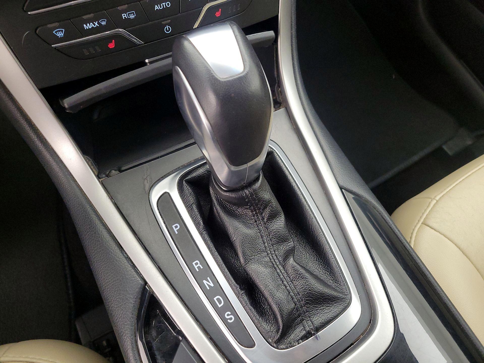Thumbnail: 2016 Ford Edge - 18