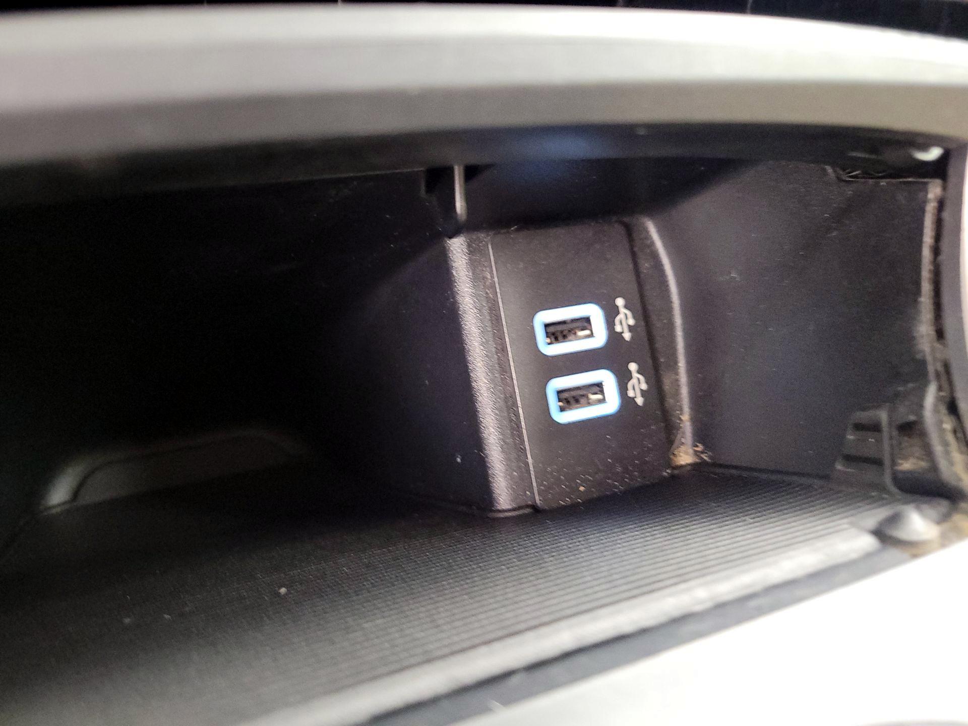 Thumbnail: 2016 Ford Edge - 19