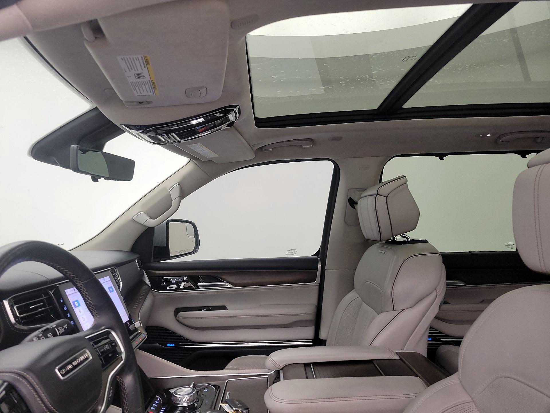Thumbnail: 2022 Jeep Grand Wagoneer - 20