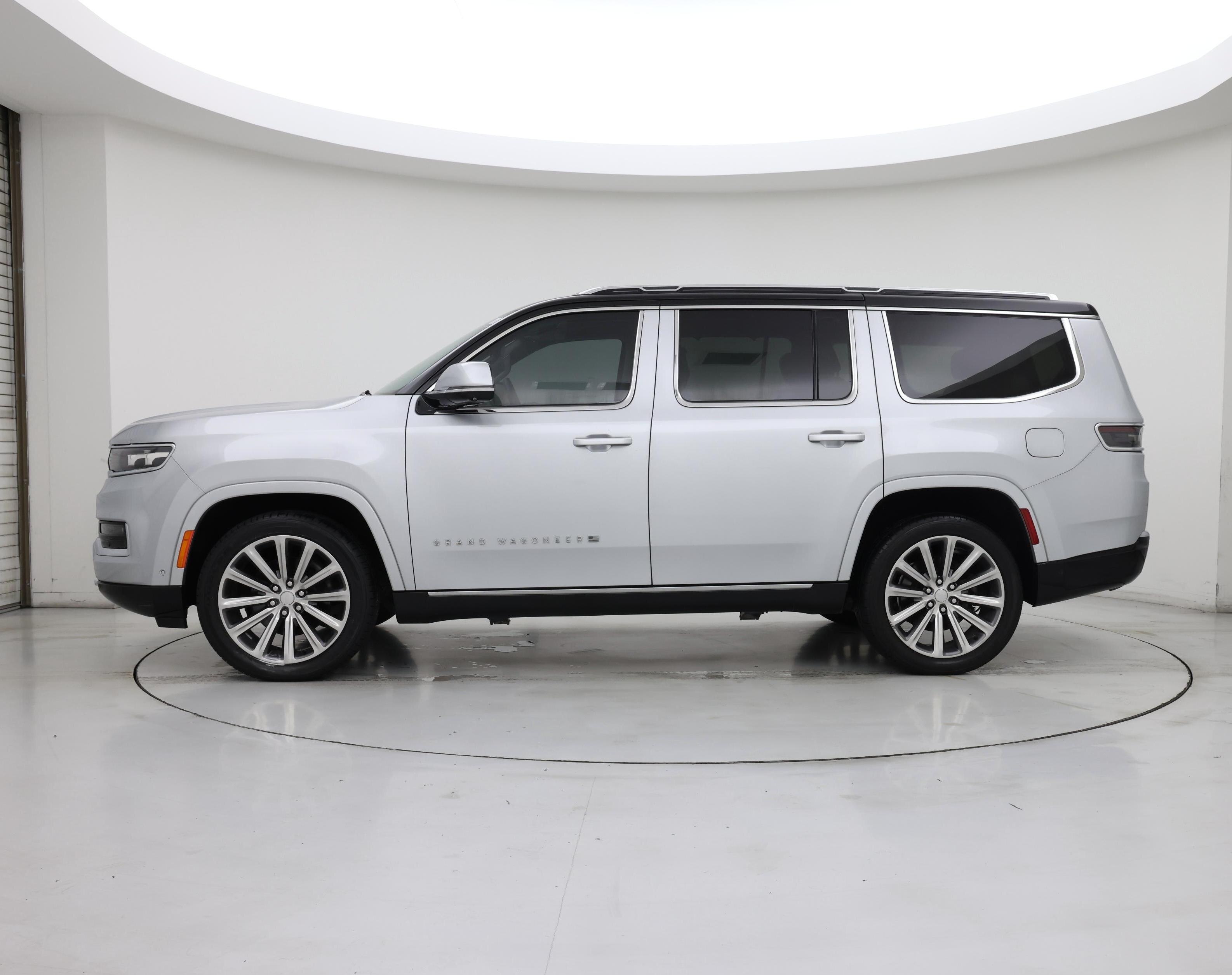 Thumbnail: 2022 Jeep Grand Wagoneer - 3