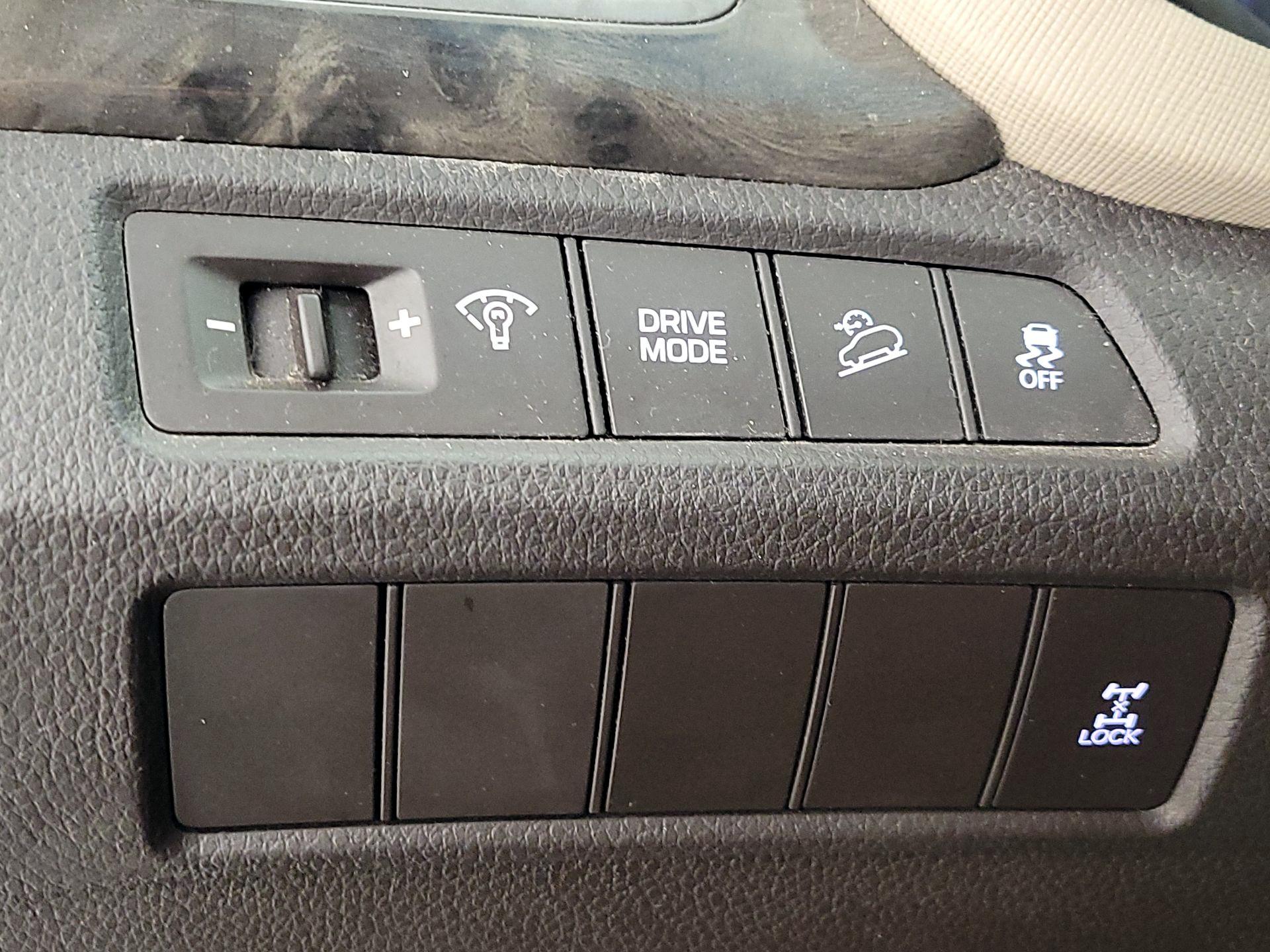 Thumbnail: 2017 Hyundai Santa Fe - 13