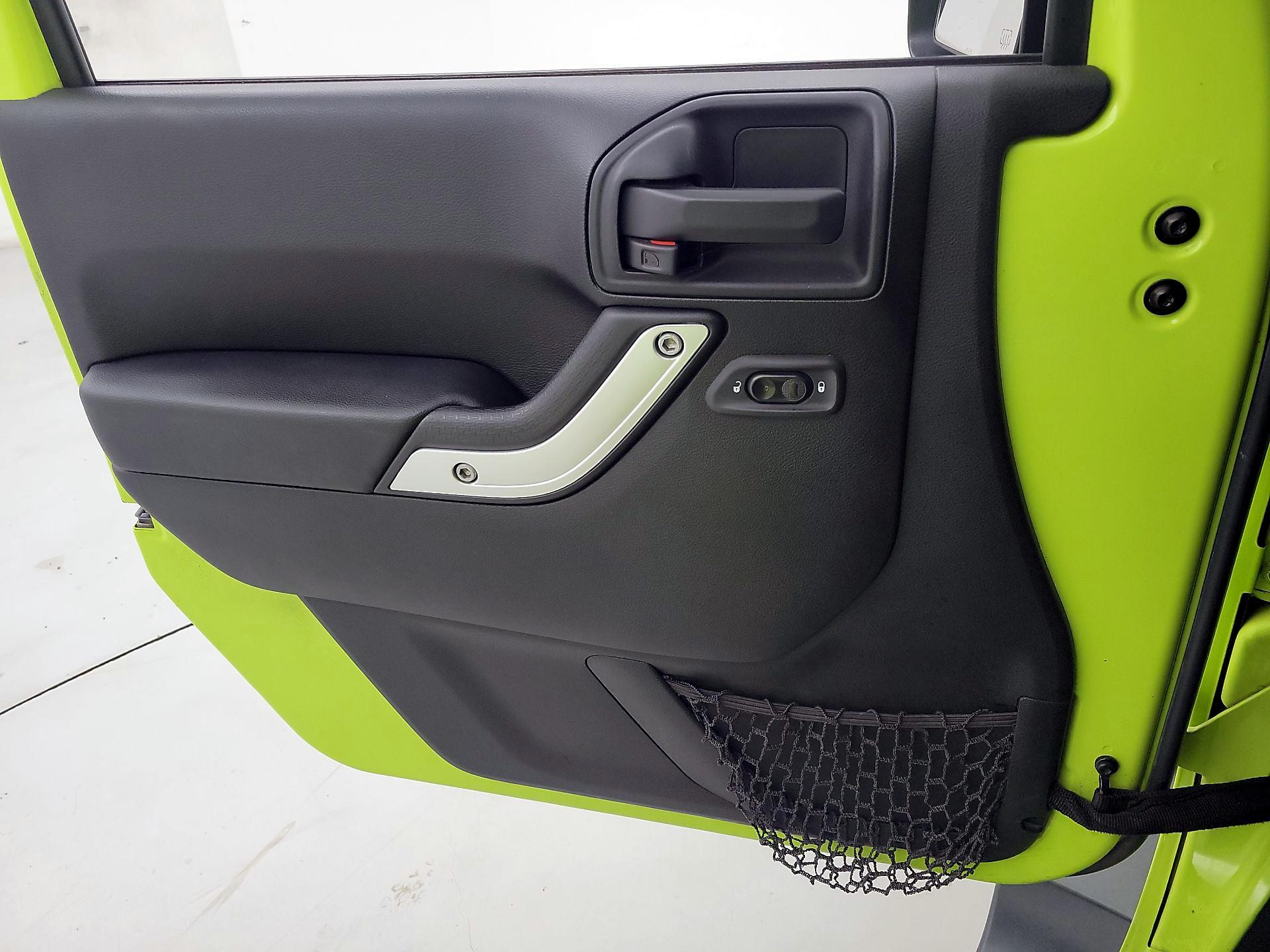 Thumbnail: 2017 Jeep Wrangler - 12