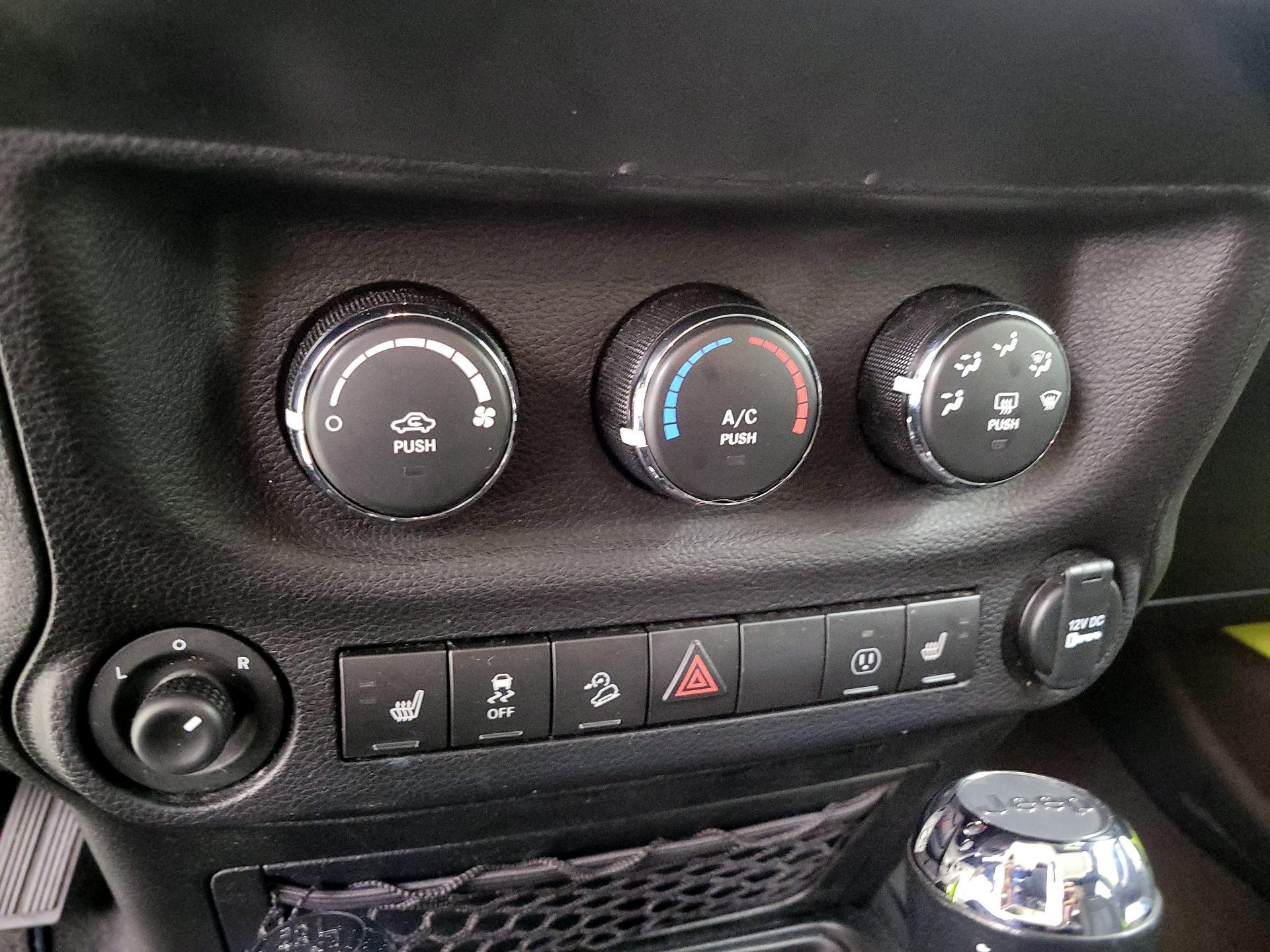Thumbnail: 2017 Jeep Wrangler - 14