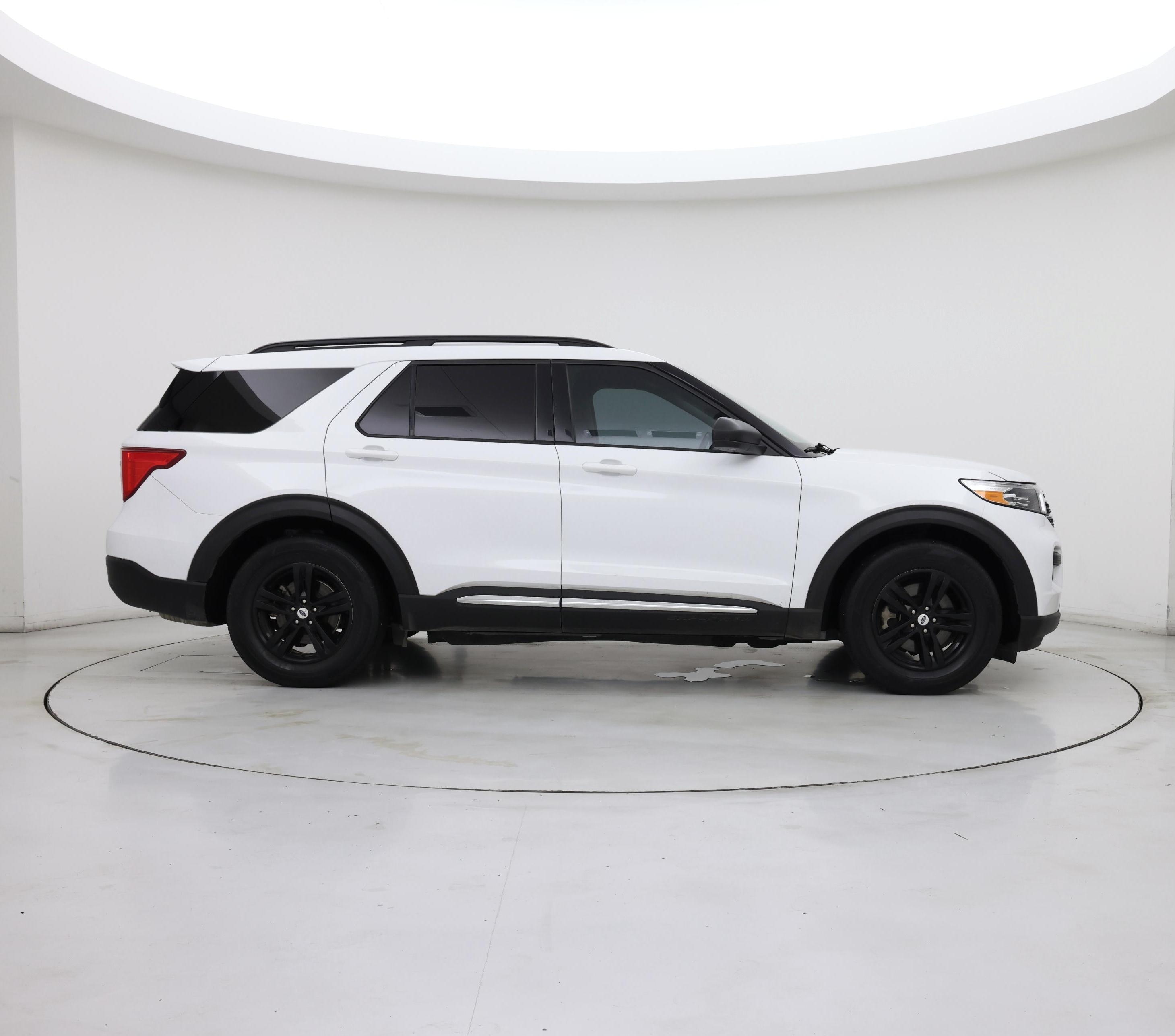 Thumbnail: 2021 Ford Explorer - 7