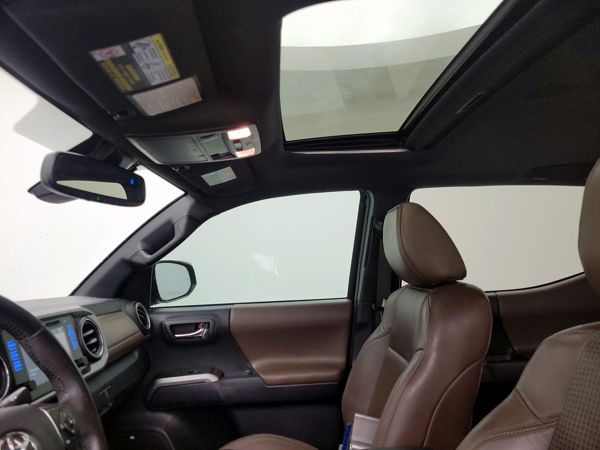 Thumbnail: 2018 Toyota Tacoma - 20