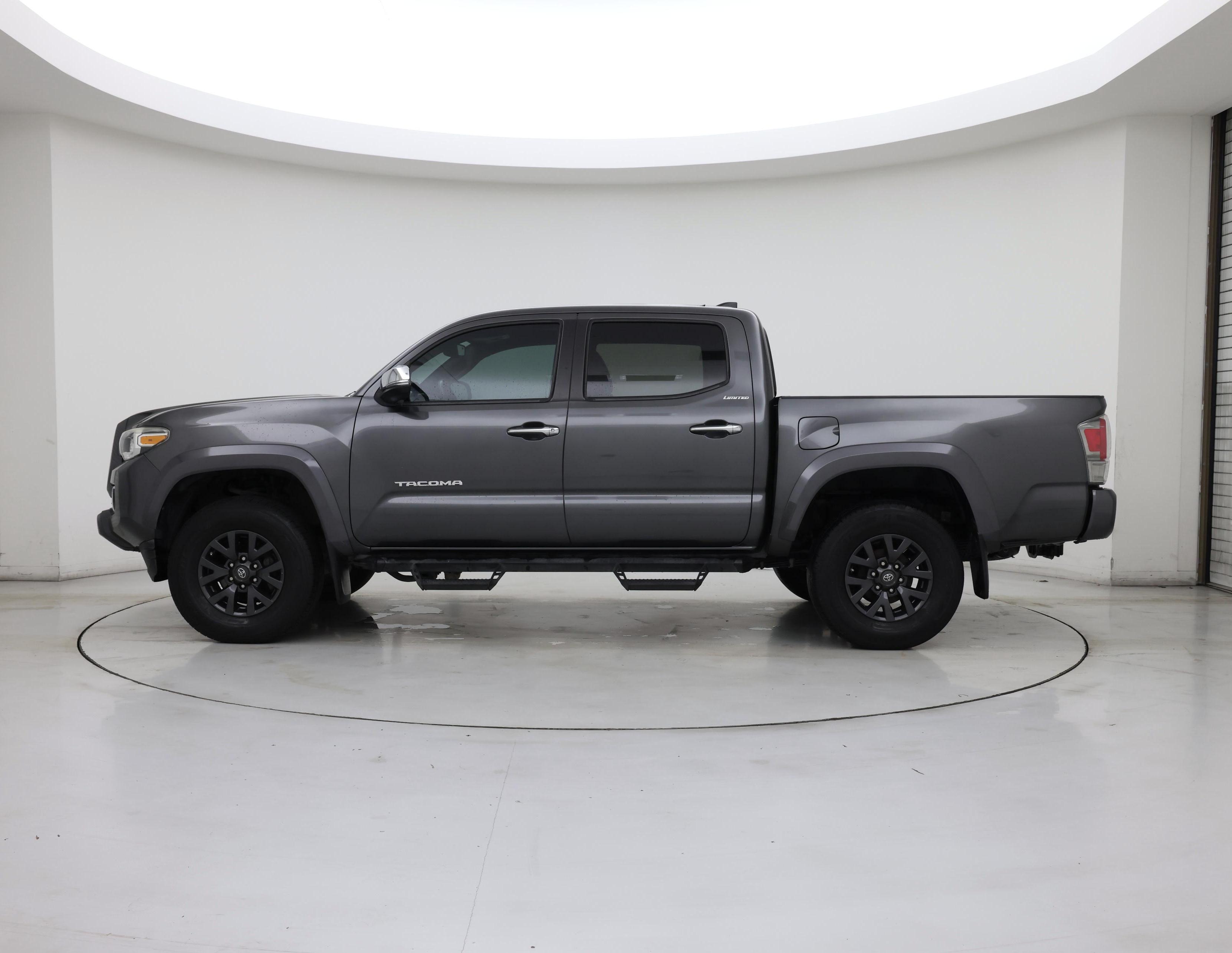 Thumbnail: 2018 Toyota Tacoma - 3