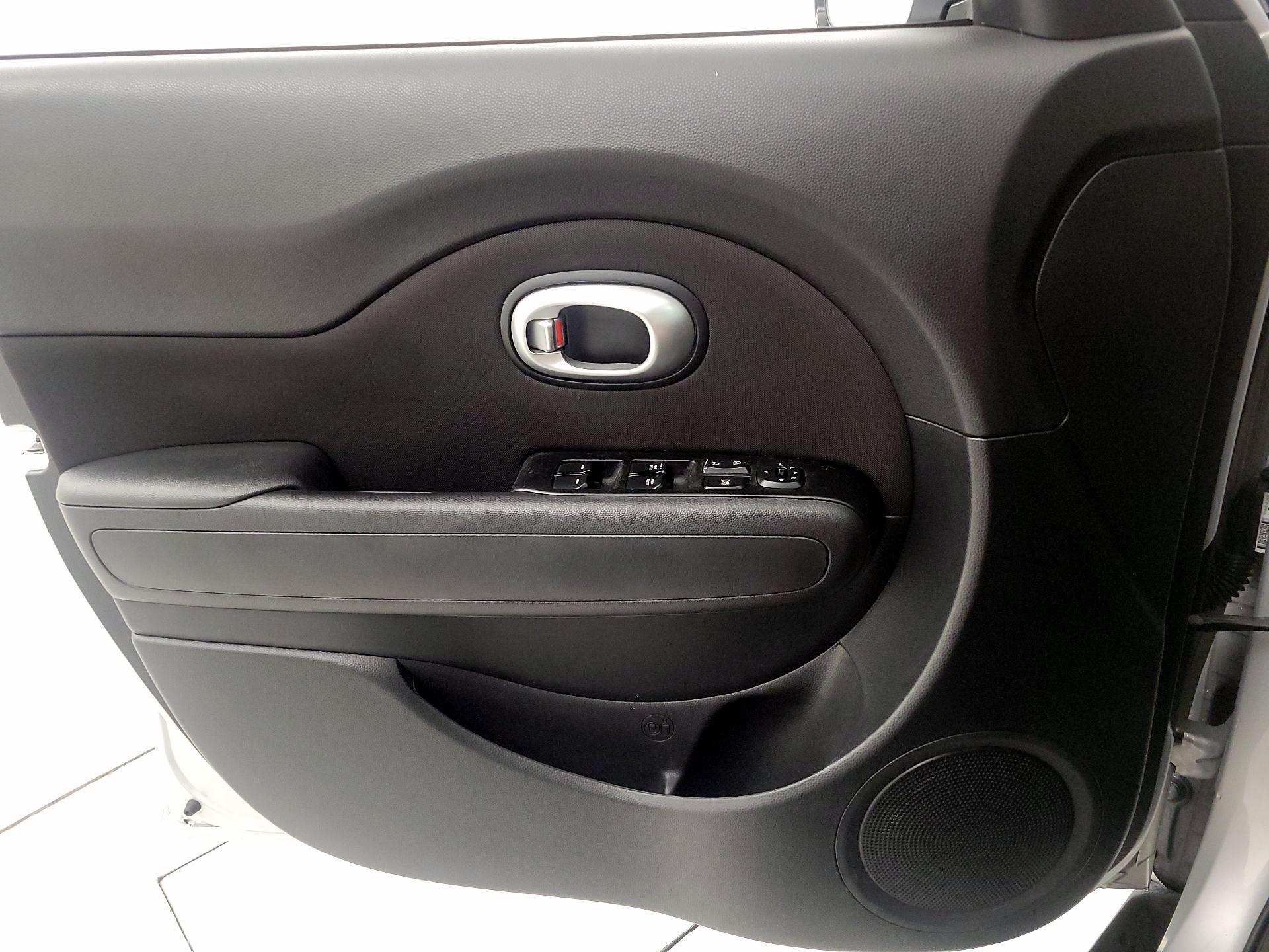 Thumbnail: 2016 Kia Soul - 12