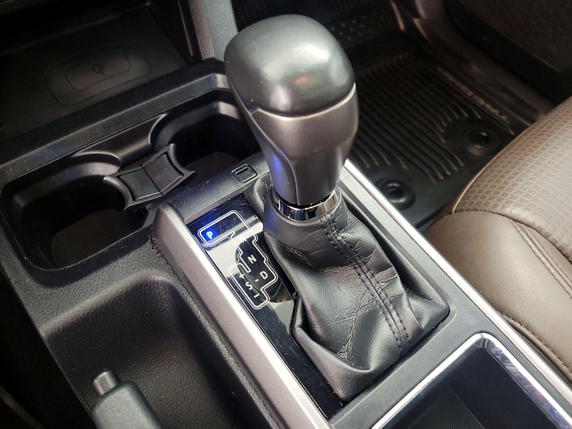 Thumbnail: 2019 Toyota Tacoma - 18