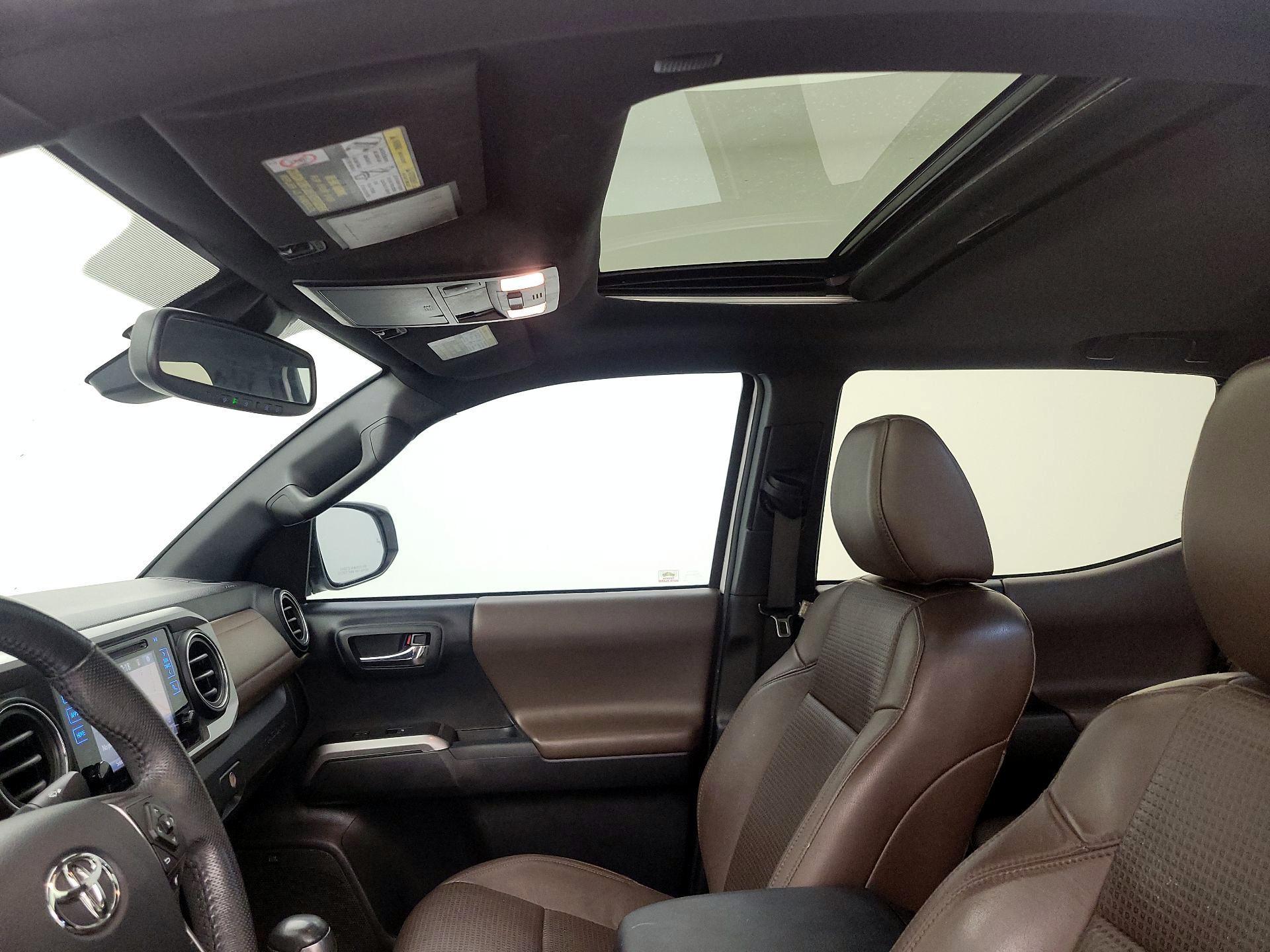 Thumbnail: 2019 Toyota Tacoma - 20