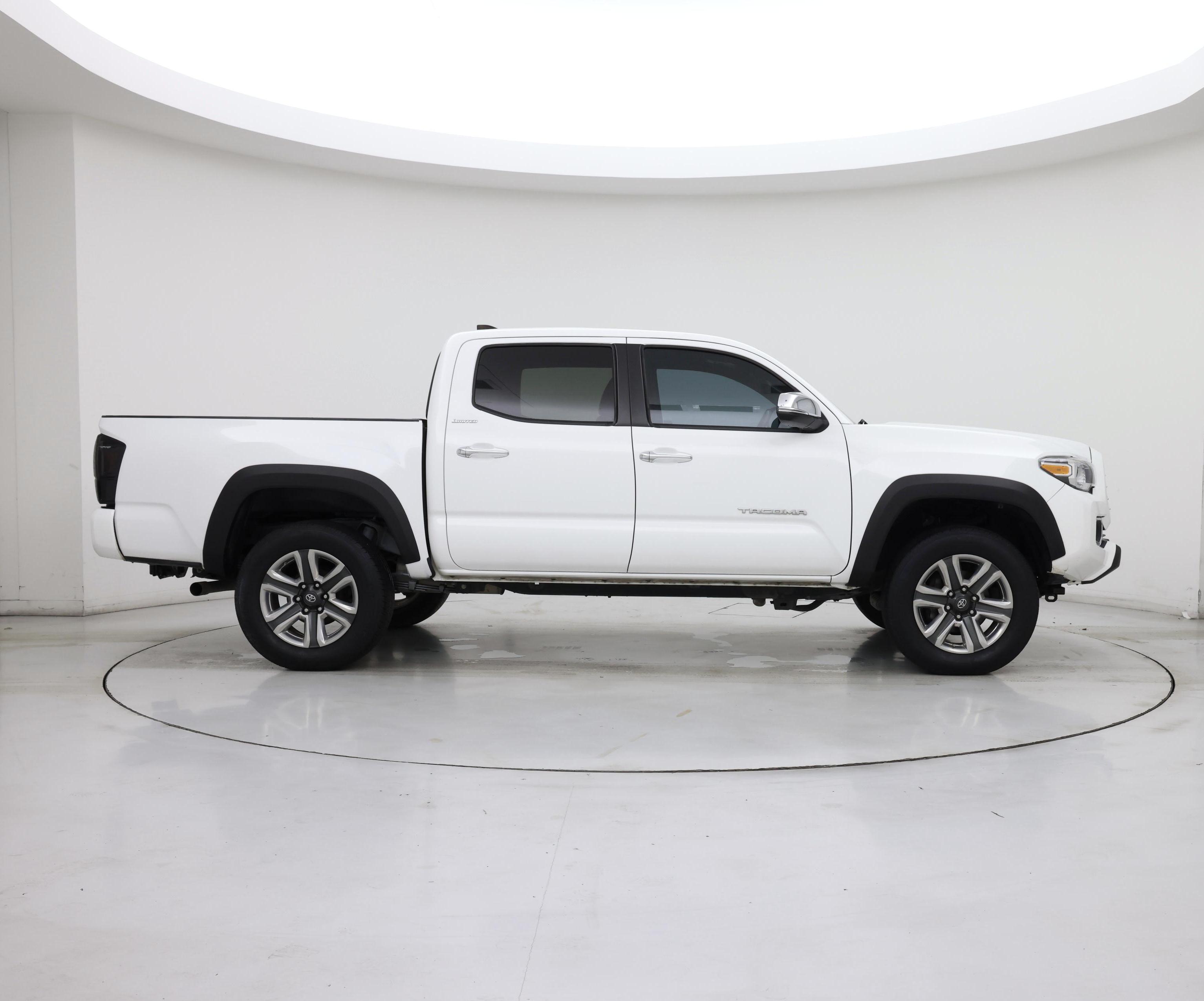 Thumbnail: 2019 Toyota Tacoma - 7