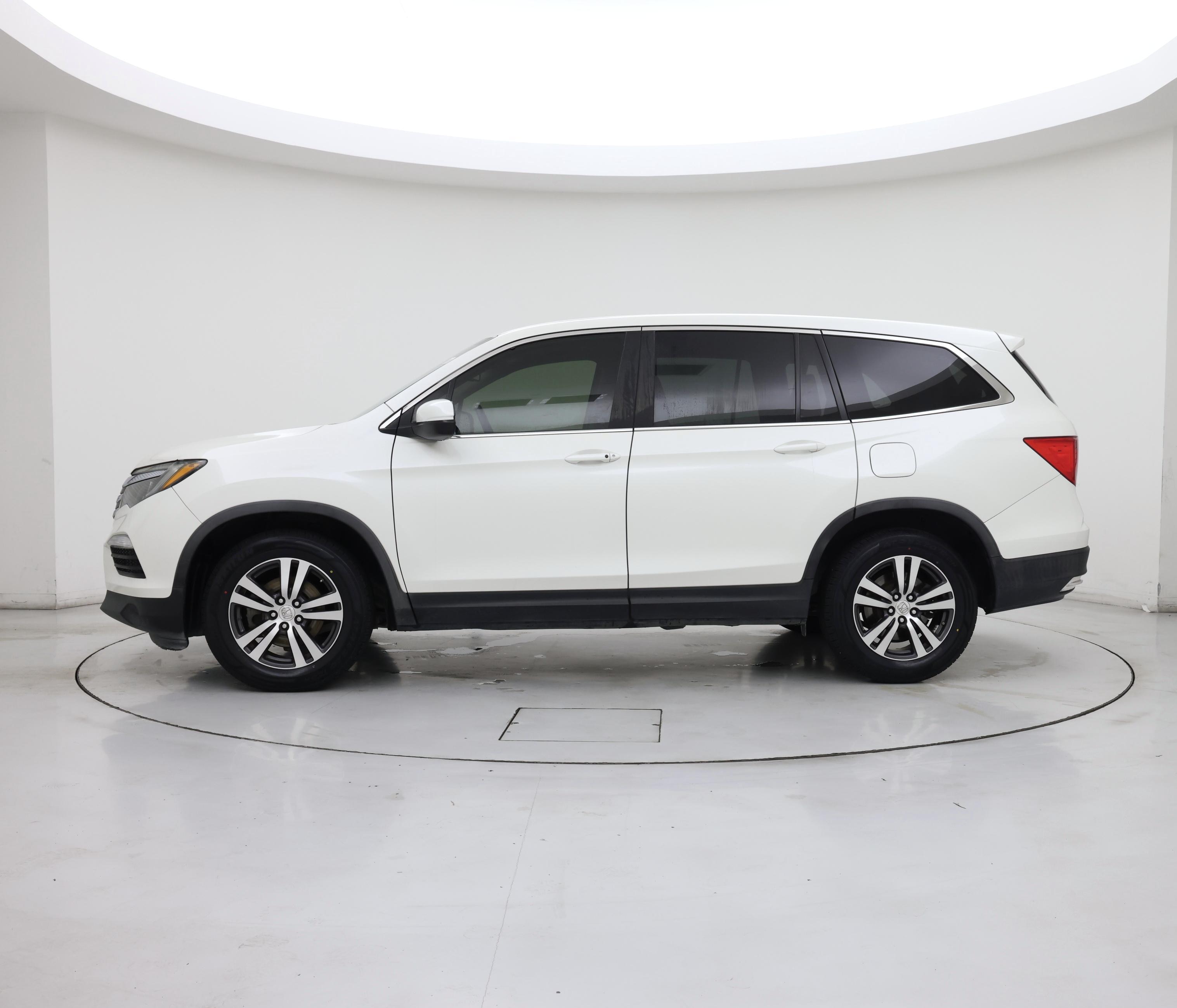 Thumbnail: 2018 Honda Pilot - 3