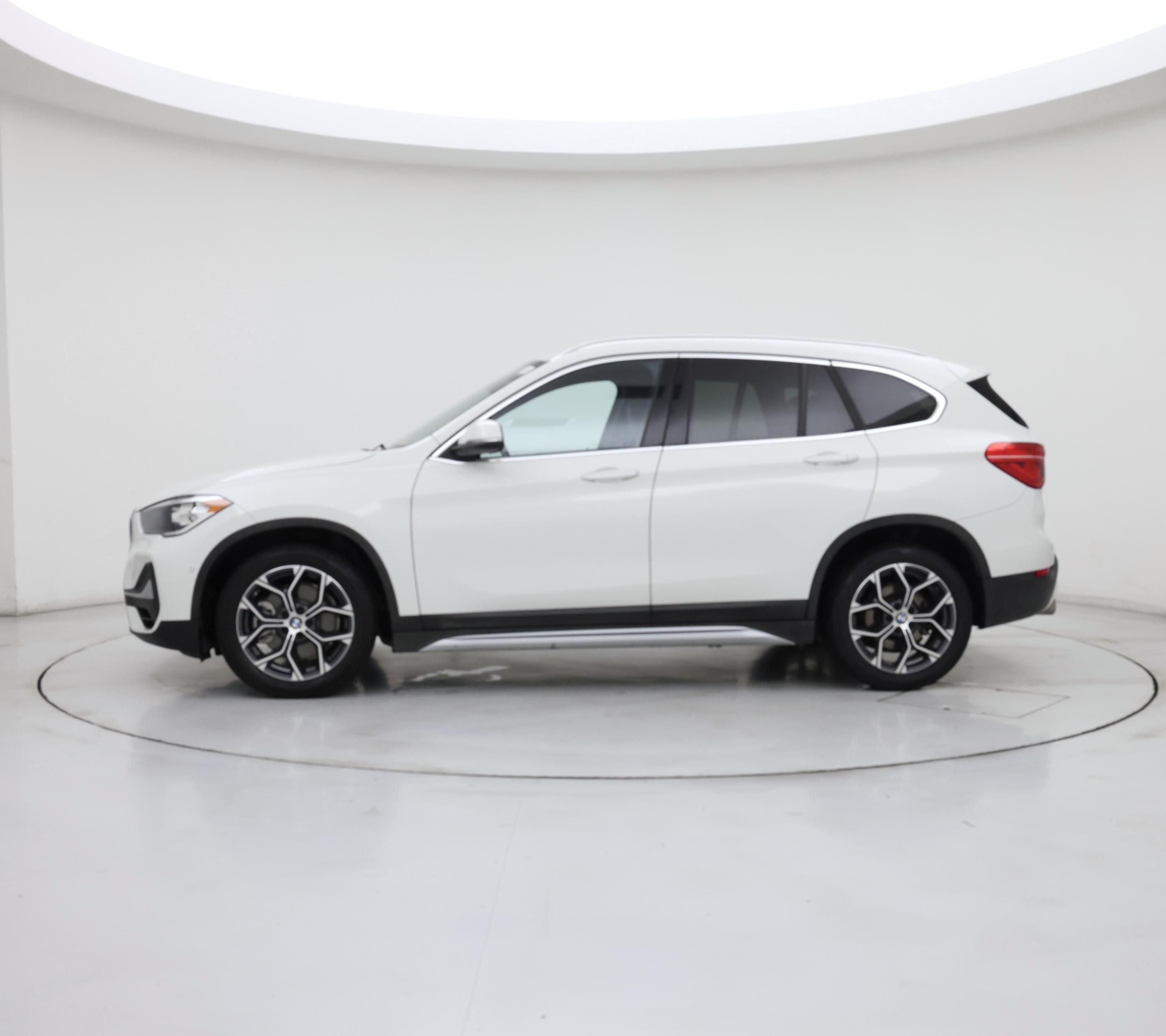 Thumbnail: 2021 BMW X1 - 3