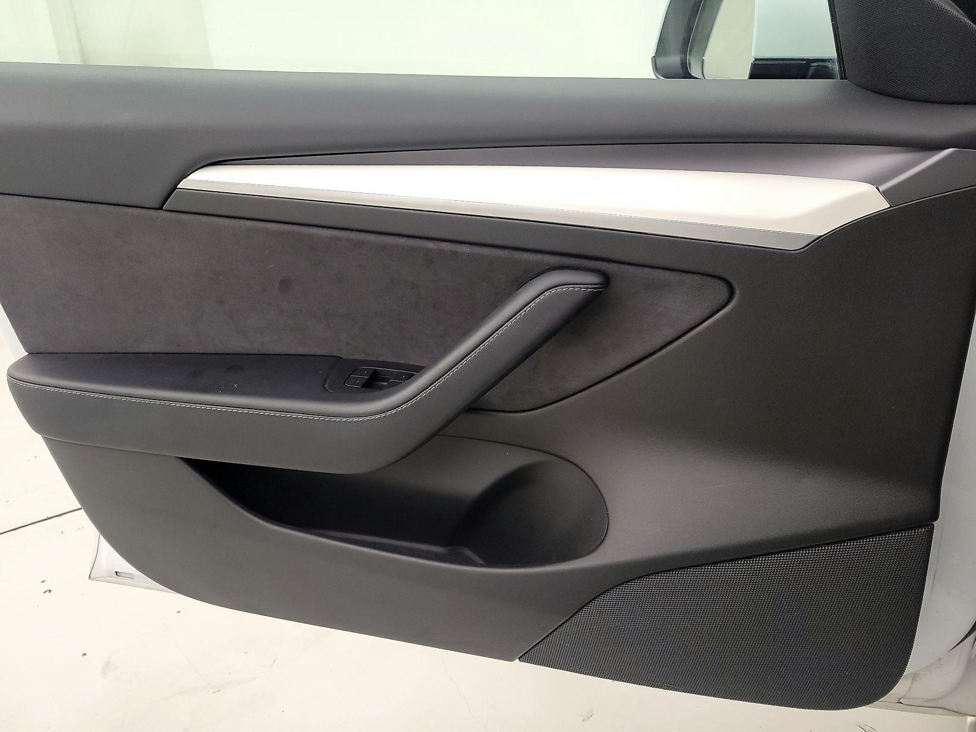 Thumbnail: 2021 Tesla Model 3 - 12